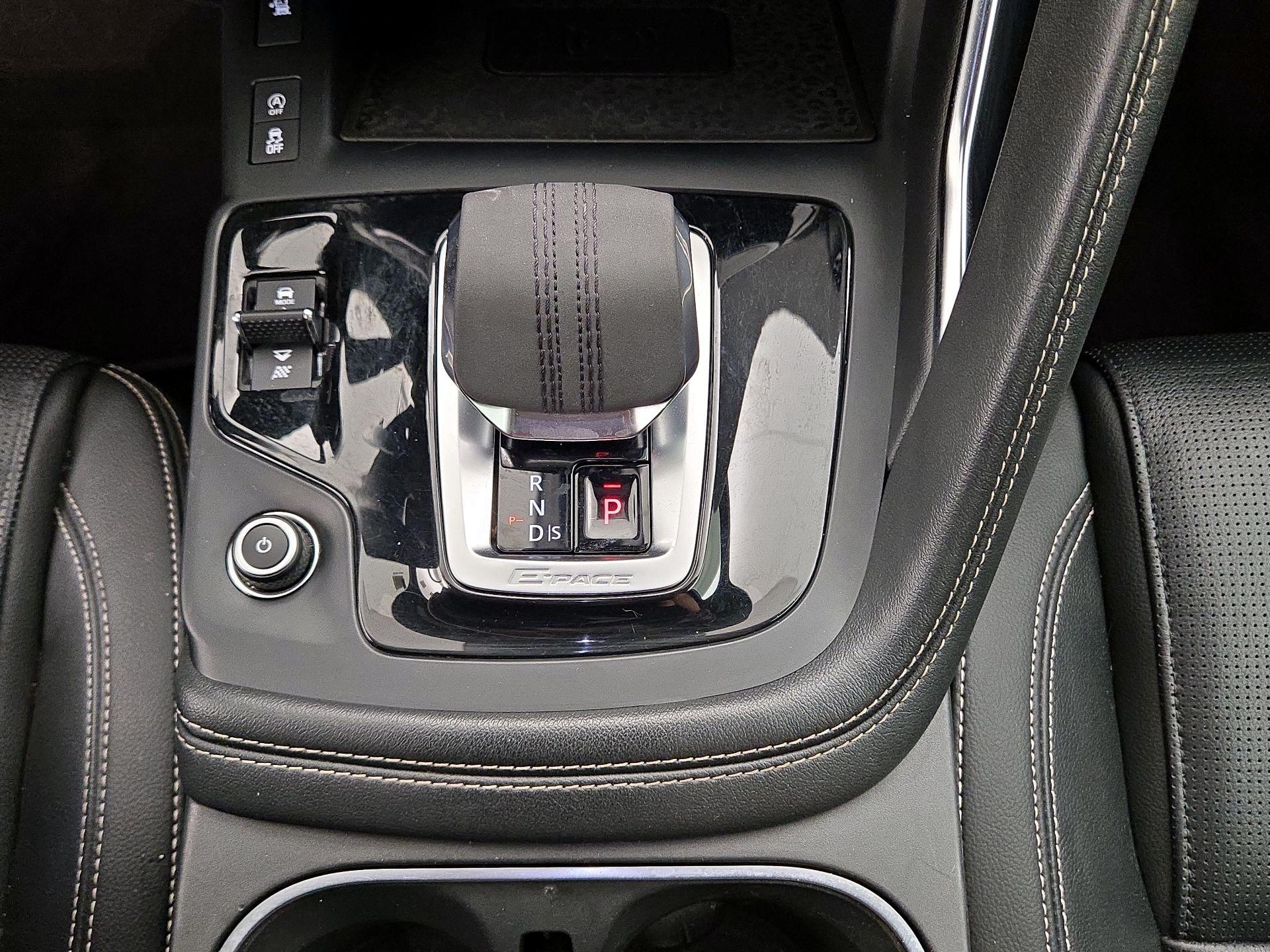 Thumbnail: 2021 Jaguar E-Pace - 17