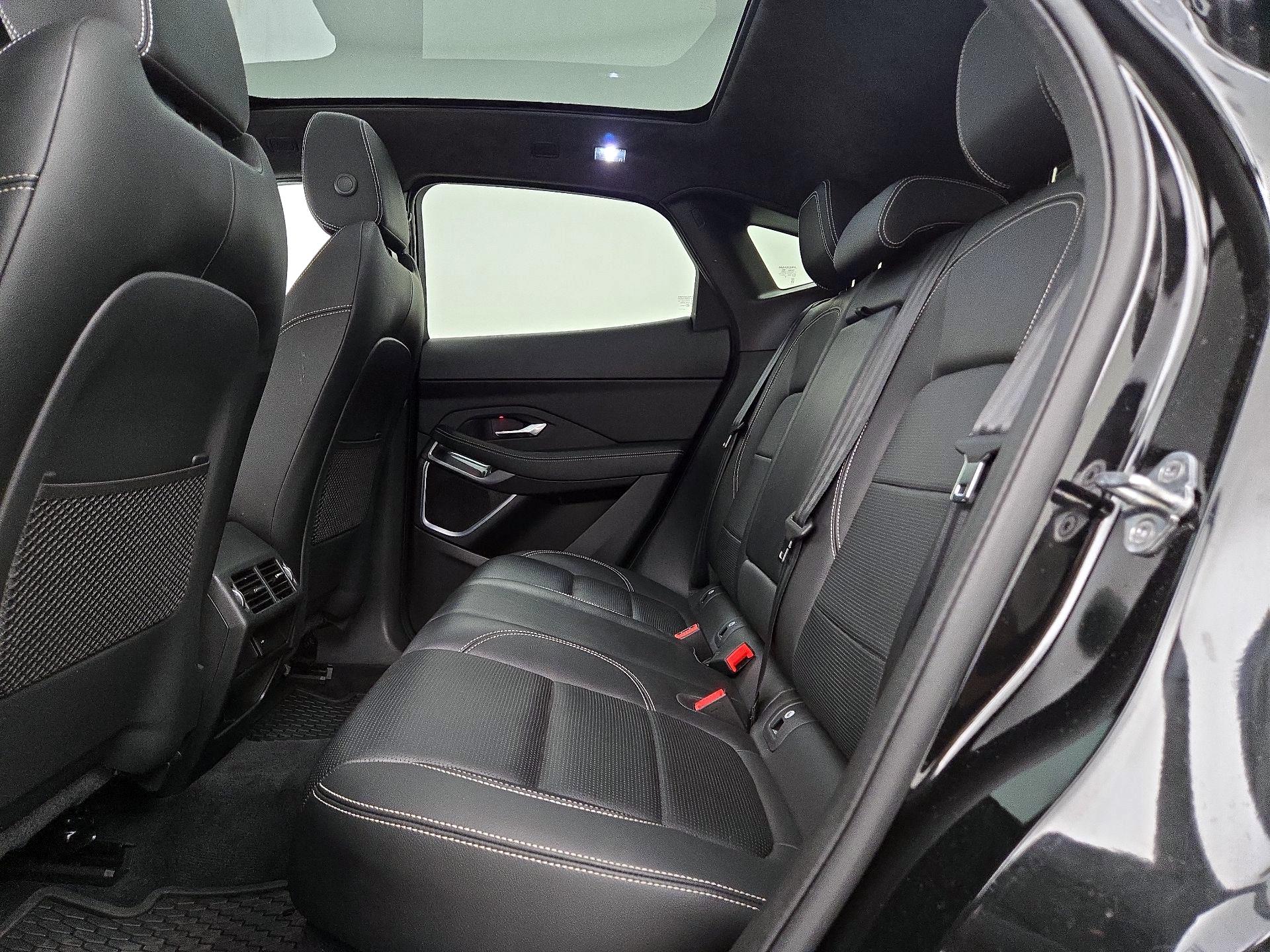 Thumbnail: 2021 Jaguar E-Pace - 20