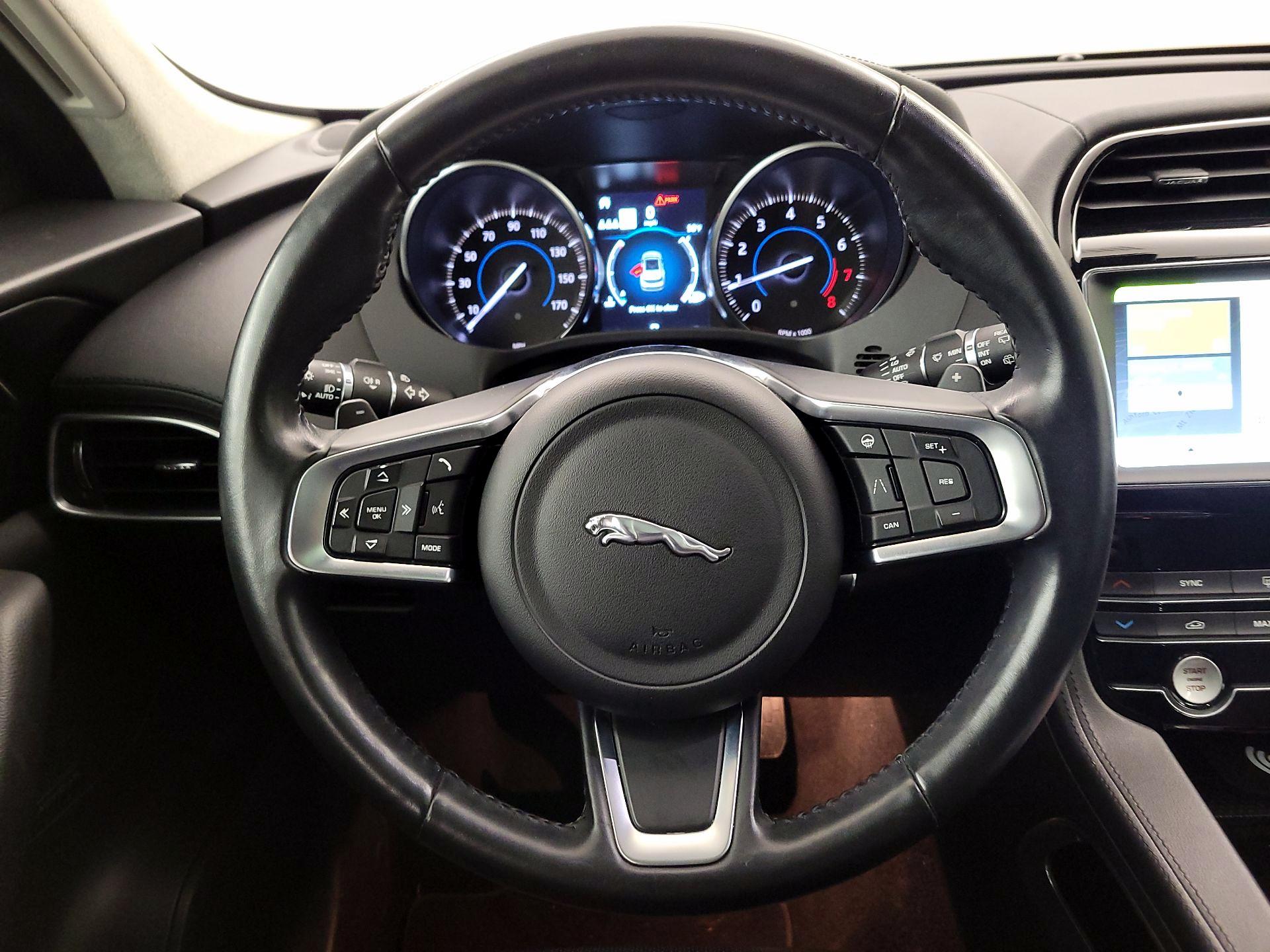 Thumbnail: 2020 Jaguar F-Pace - 10