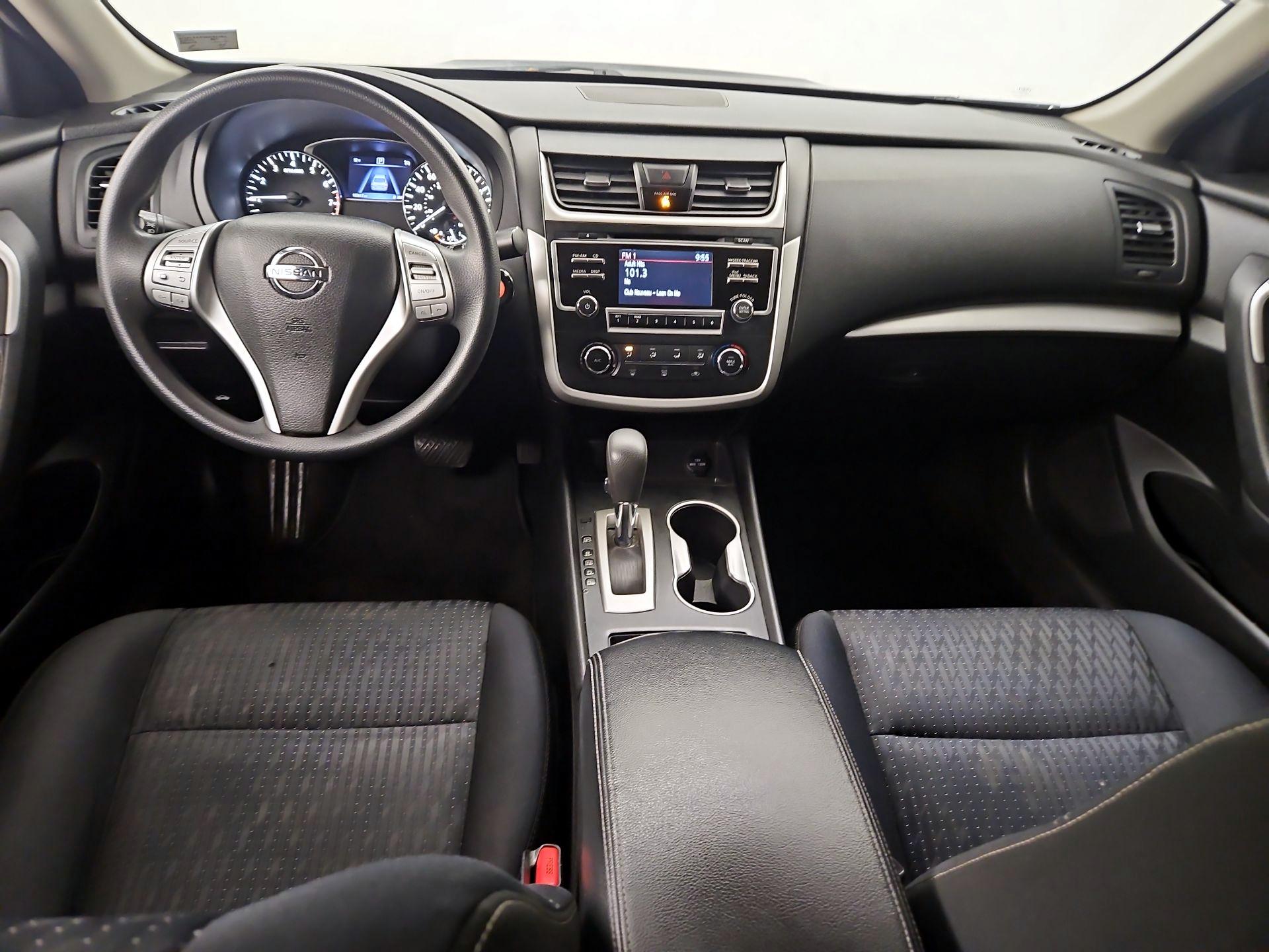 Thumbnail: 2017 Nissan Altima - 9