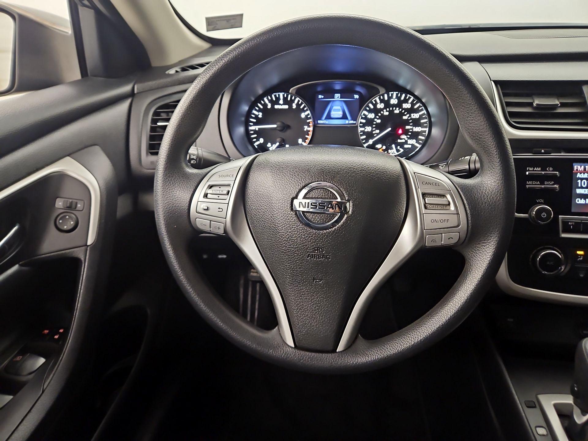 Thumbnail: 2017 Nissan Altima - 10