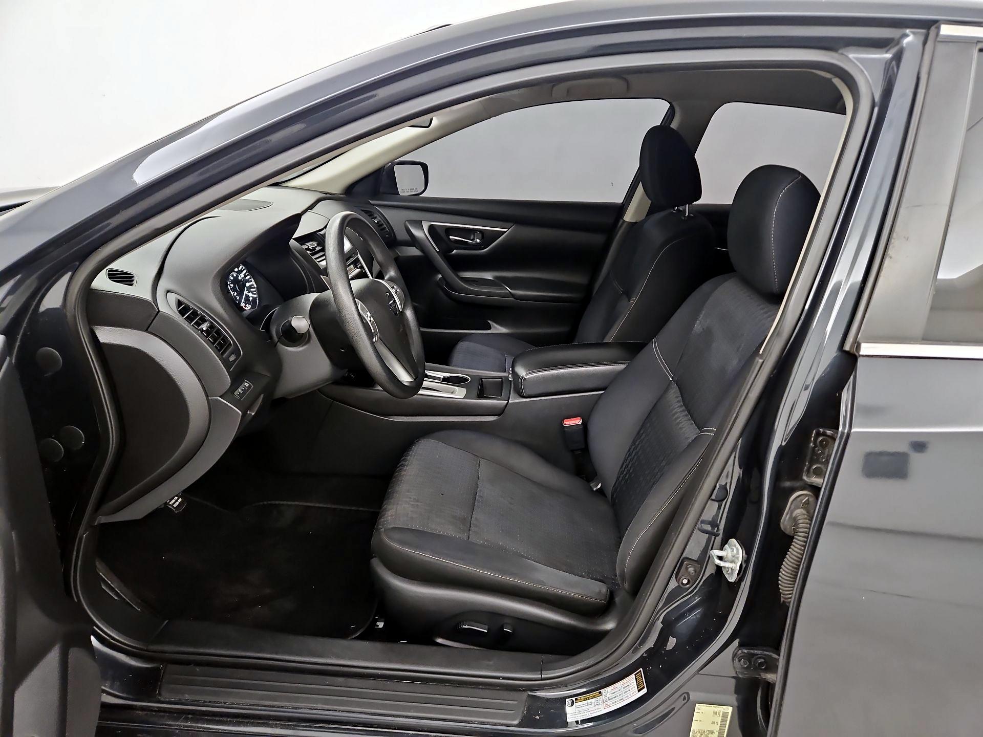 Thumbnail: 2017 Nissan Altima - 11