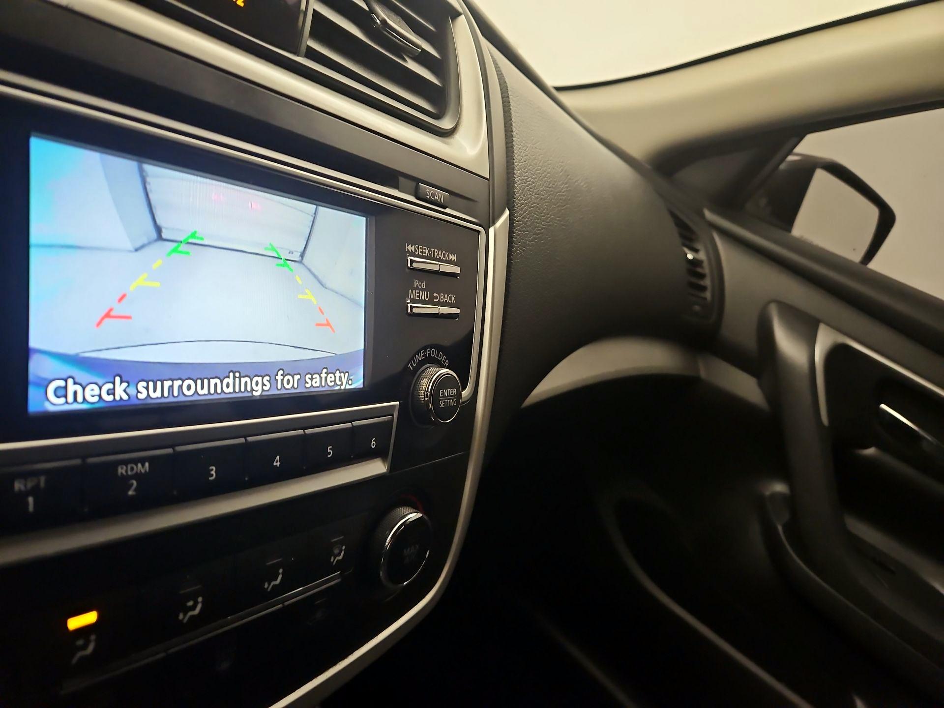 Thumbnail: 2017 Nissan Altima - 14