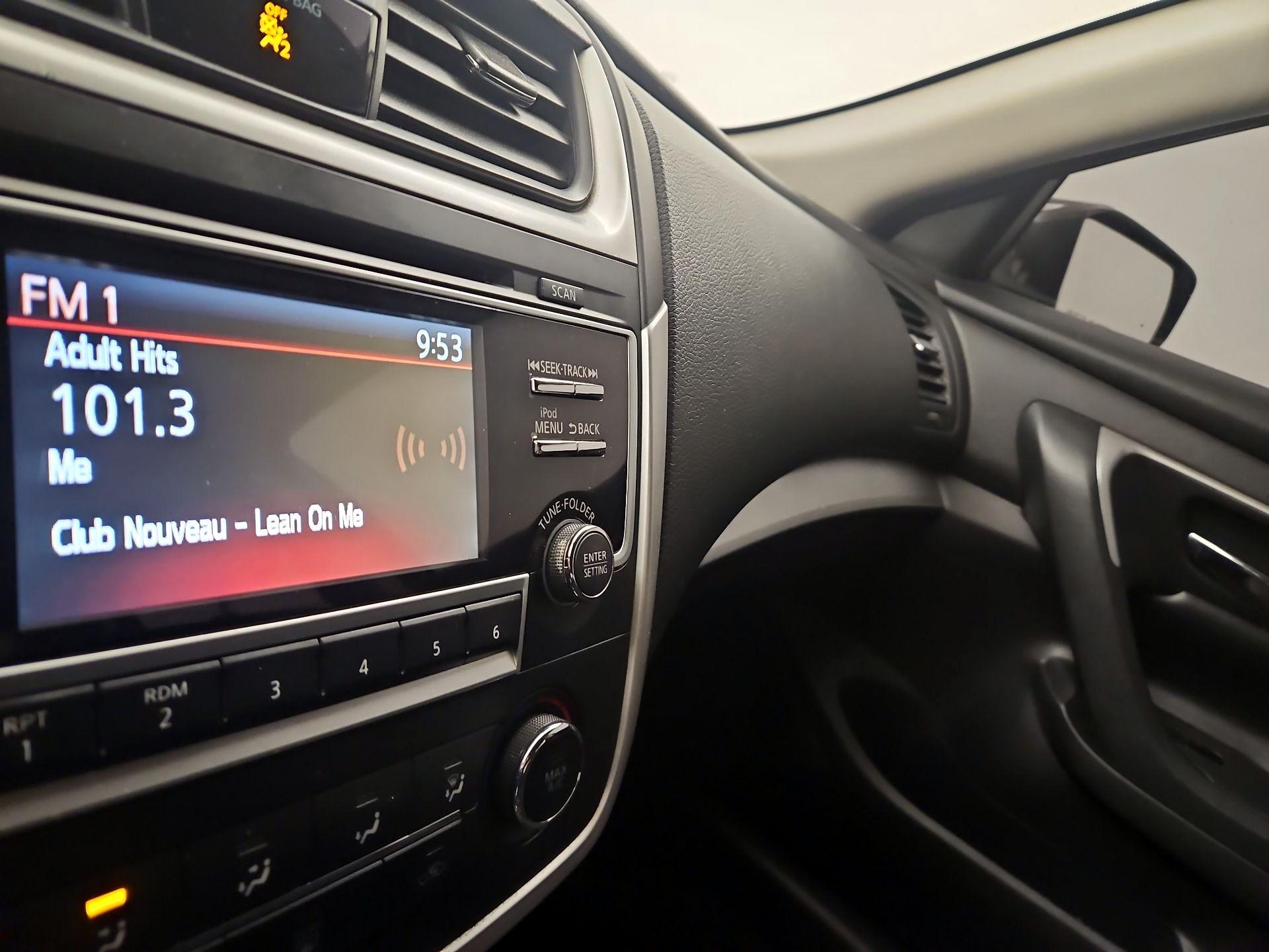 Thumbnail: 2017 Nissan Altima - 15