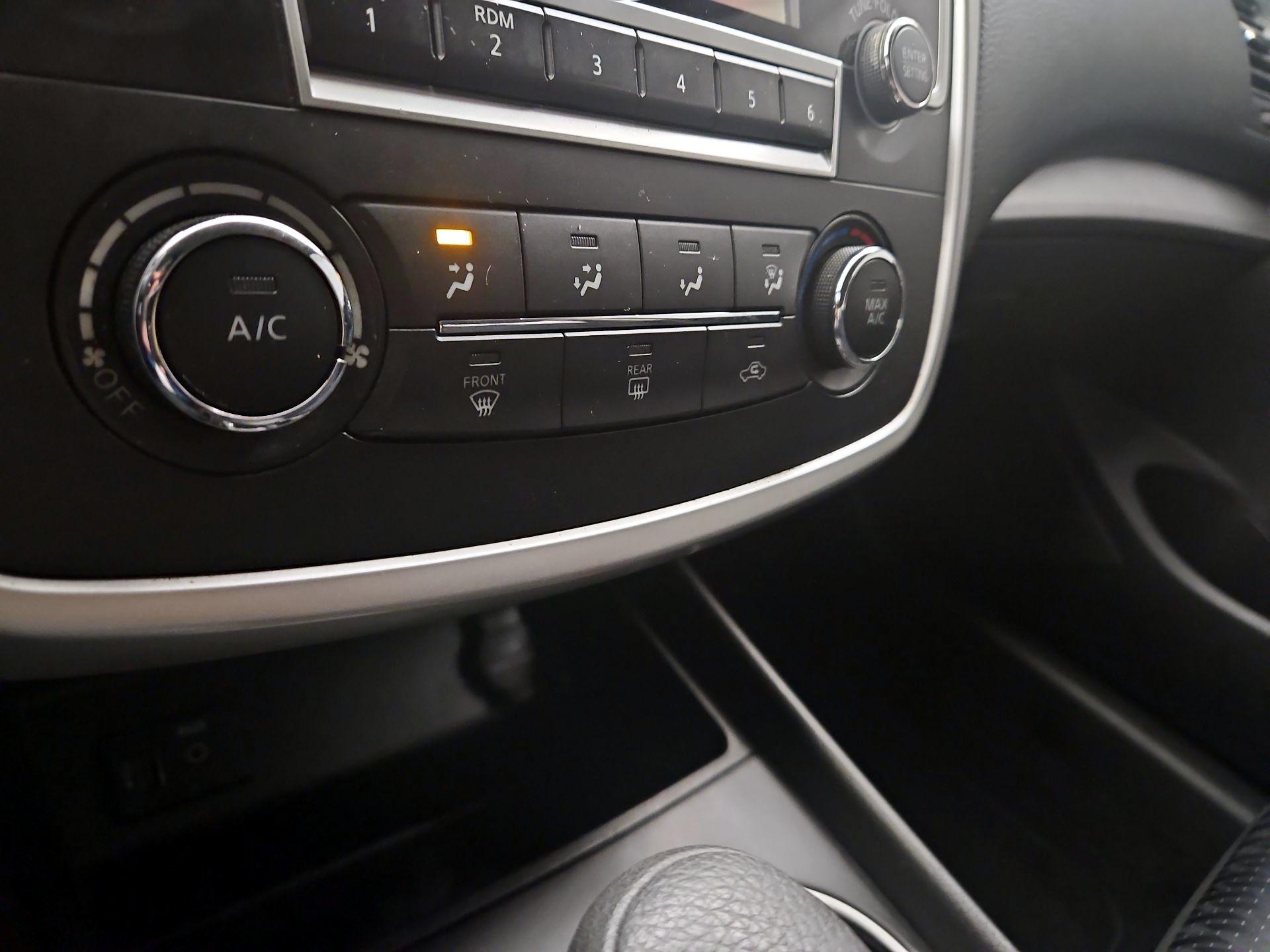 Thumbnail: 2017 Nissan Altima - 16