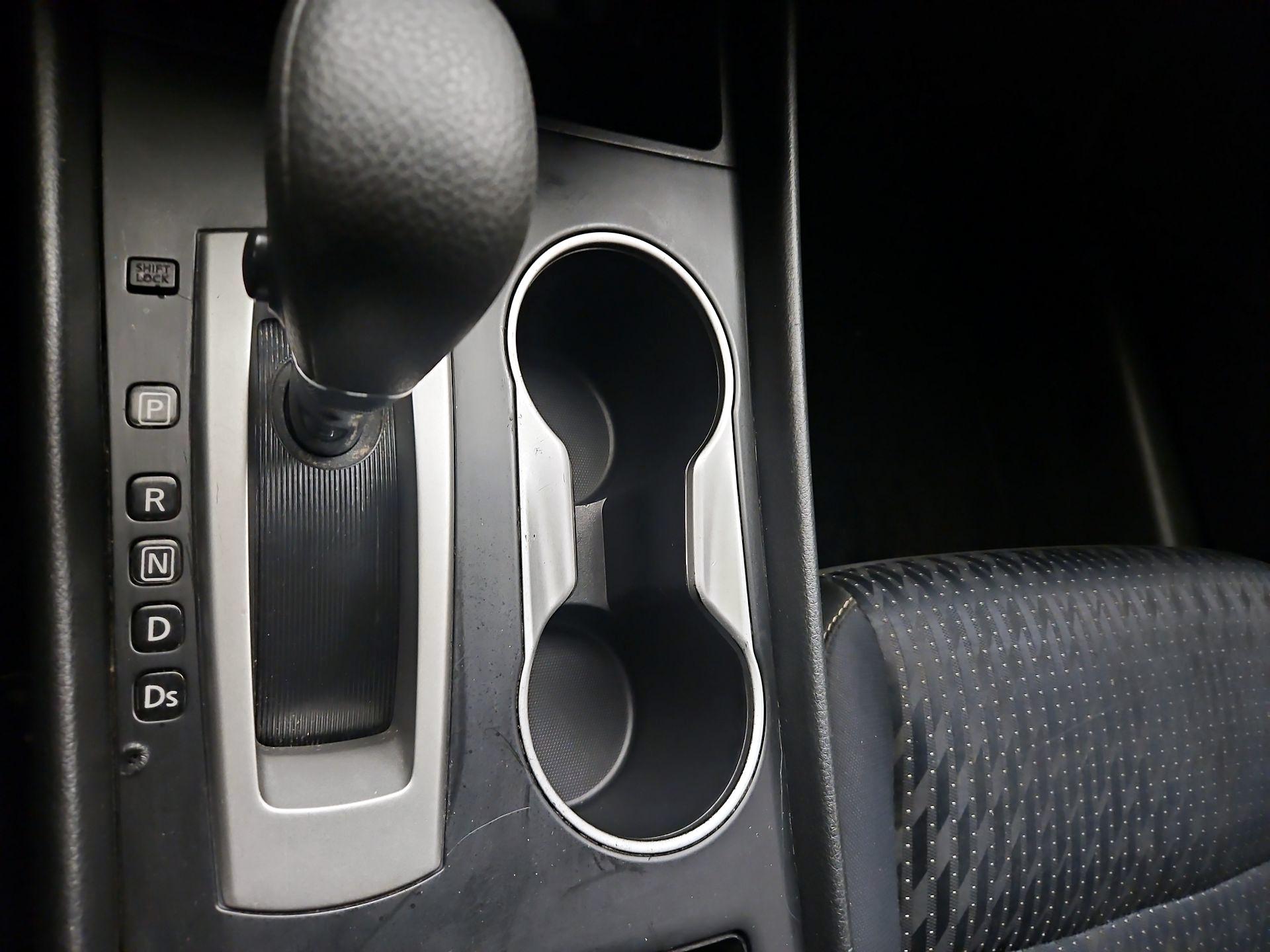 Thumbnail: 2017 Nissan Altima - 17