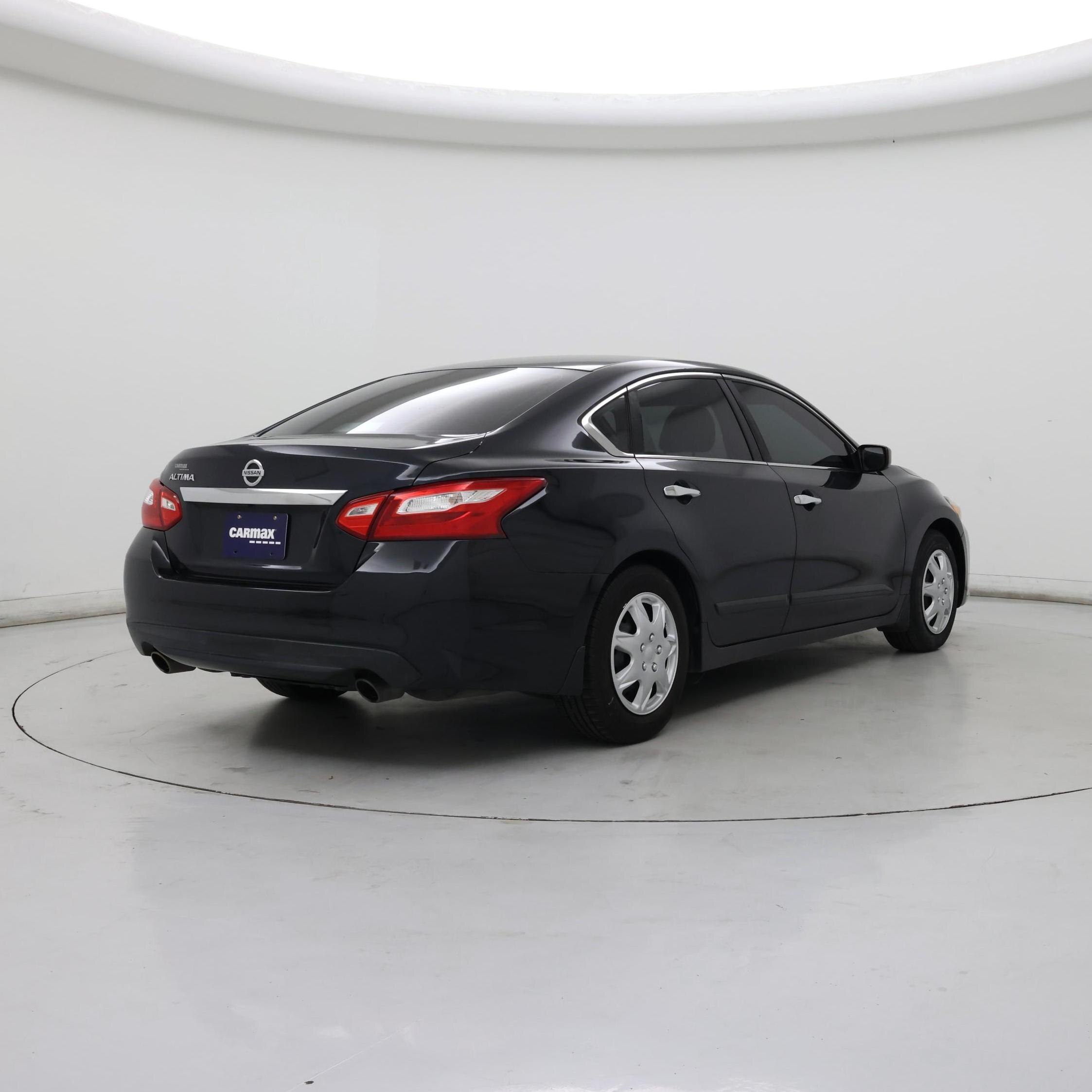 Thumbnail: 2017 Nissan Altima - 8