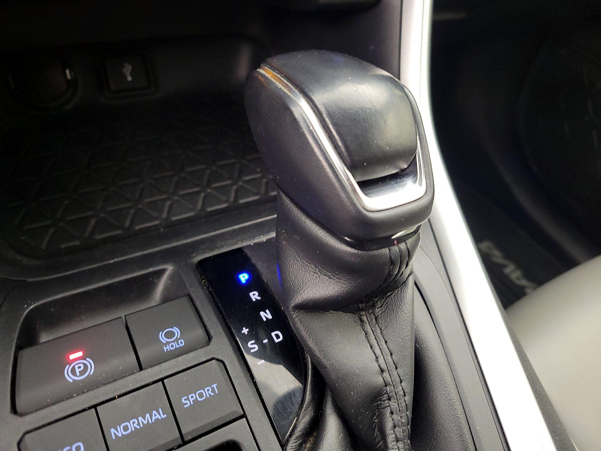 Thumbnail: 2020 Toyota RAV4 - 17