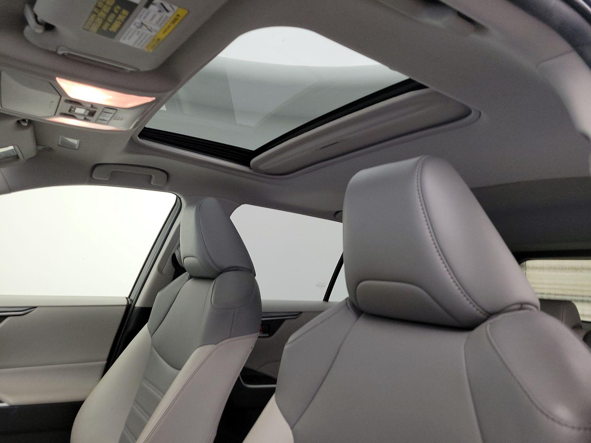 Thumbnail: 2020 Toyota RAV4 - 19