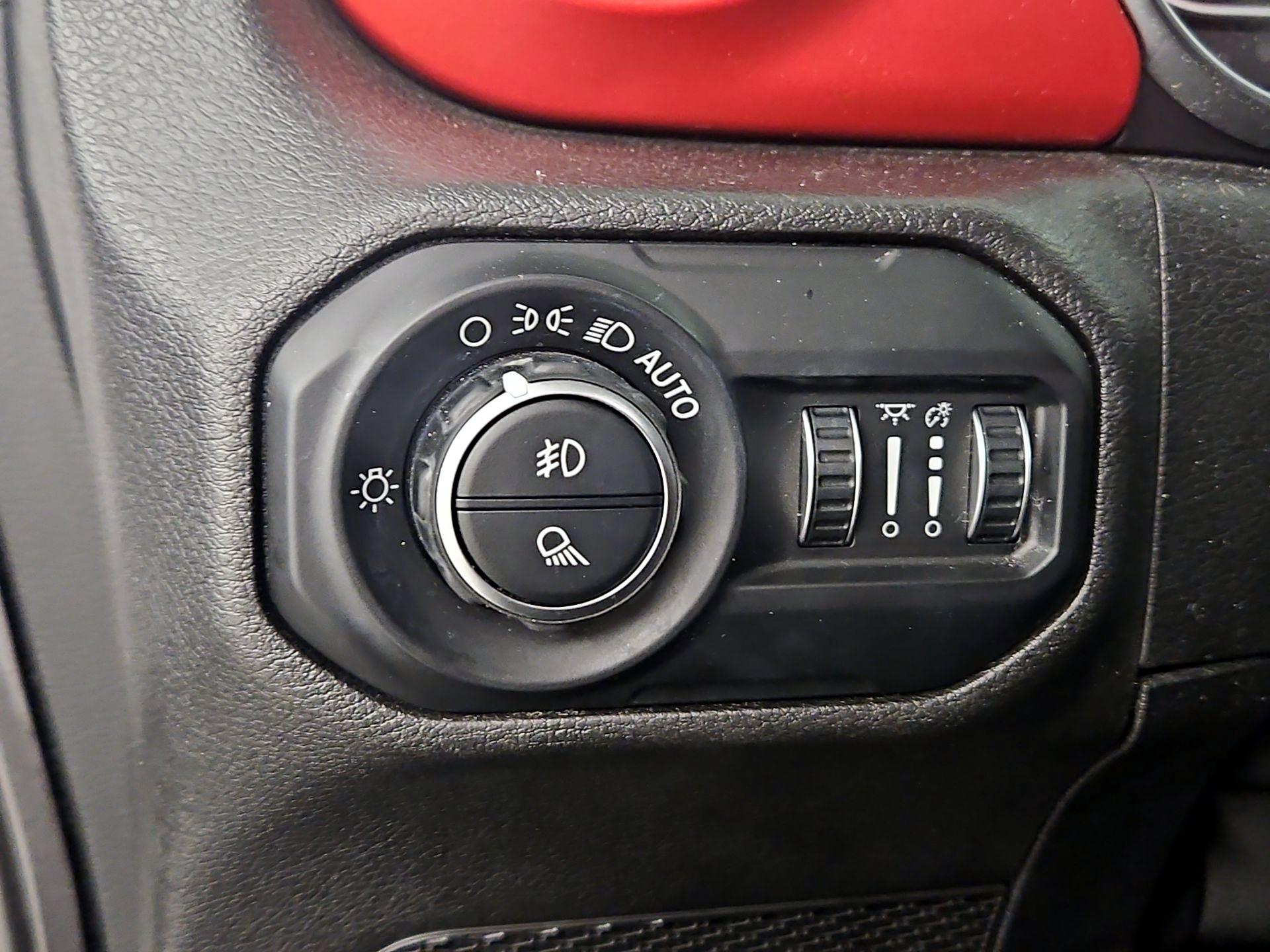 Thumbnail: 2020 Jeep Gladiator - 13