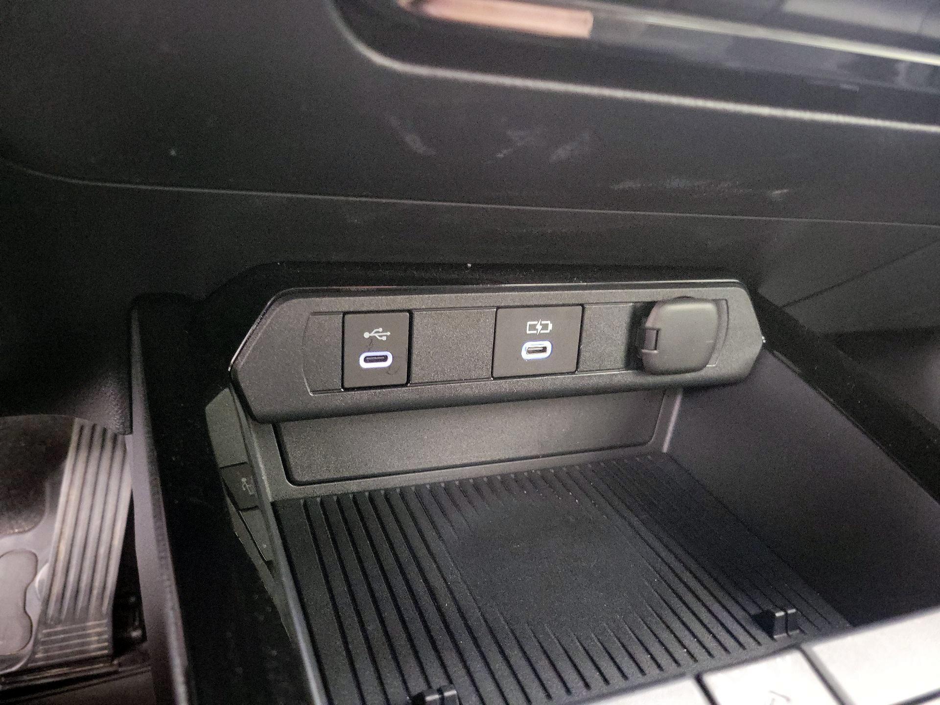 Thumbnail: 2024 Toyota Prius Prime - 18