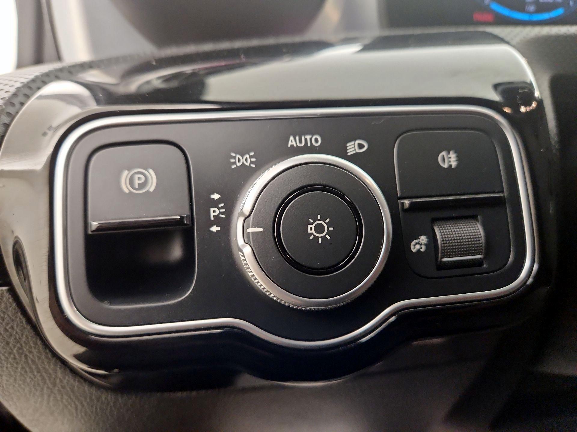 Thumbnail: 2022 Mercedes-Benz A-Class - 13