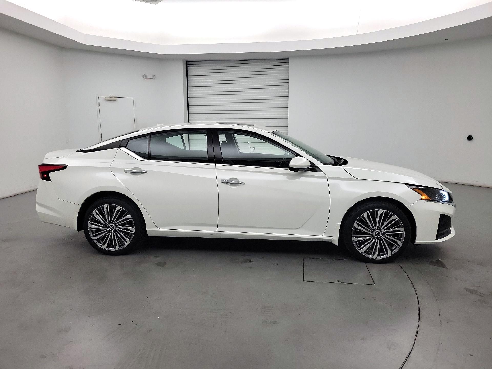 Thumbnail: 2023 Nissan Altima - 4