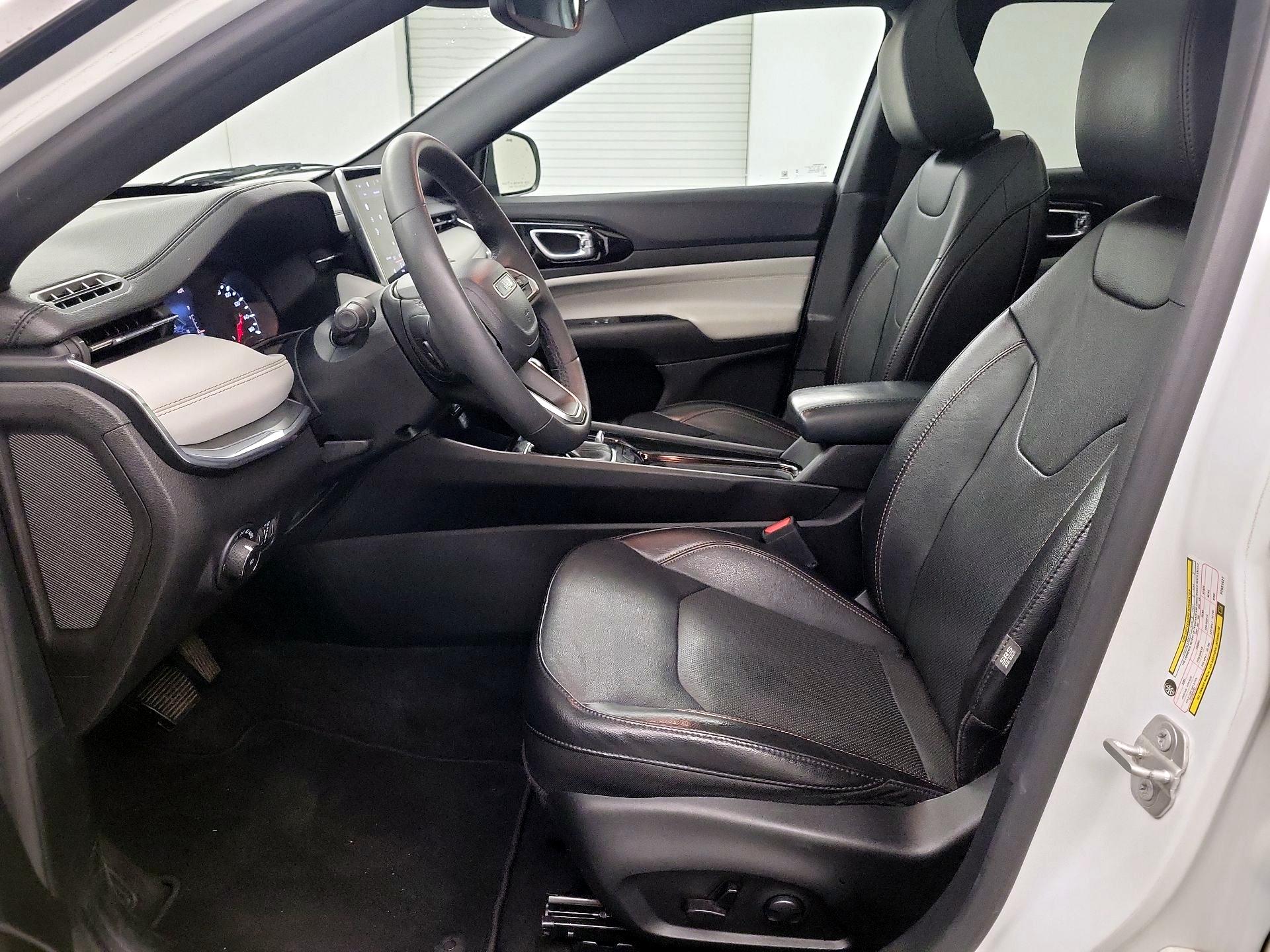 Thumbnail: 2023 Jeep Compass - 9