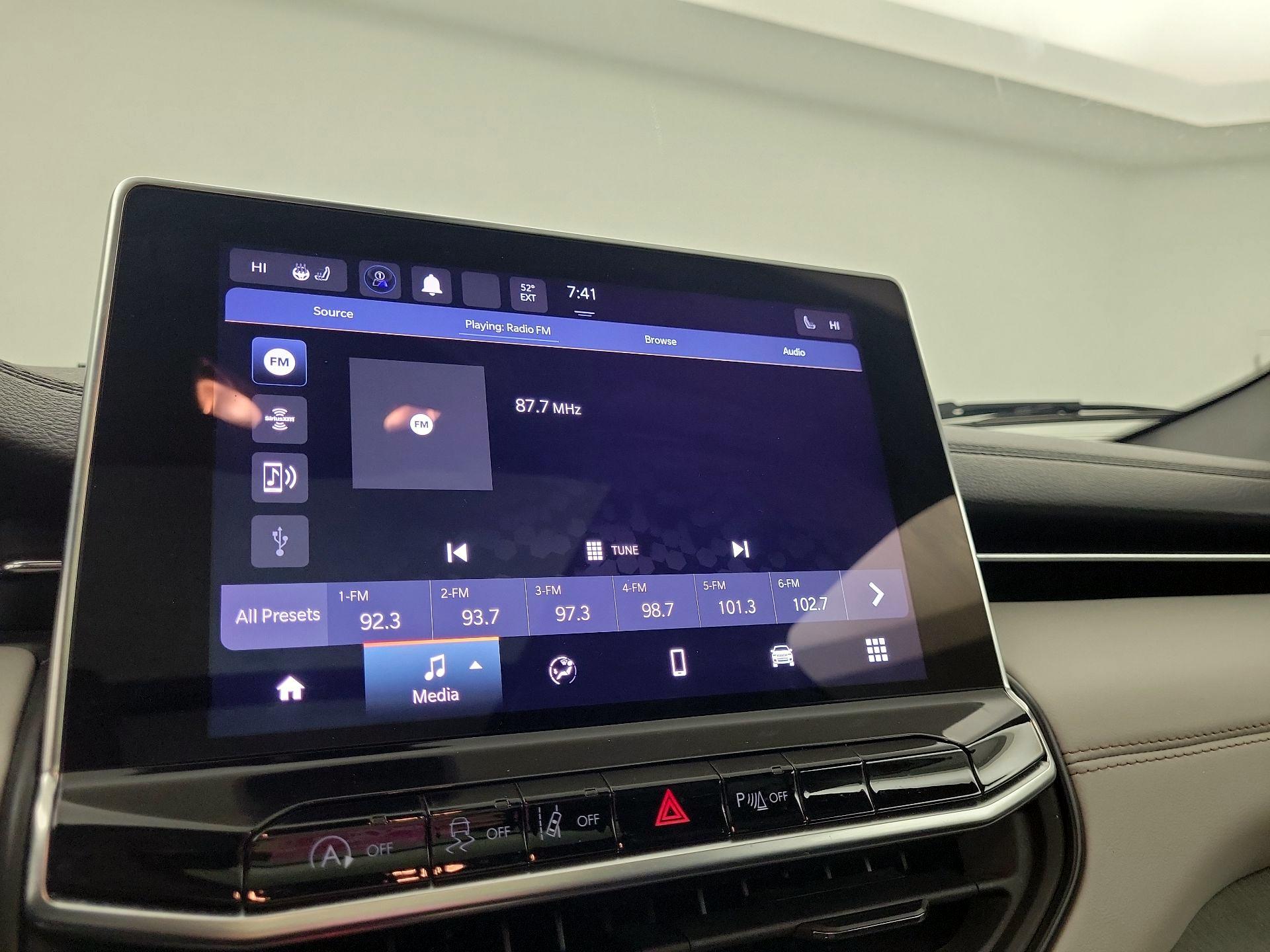 Thumbnail: 2023 Jeep Compass - 13