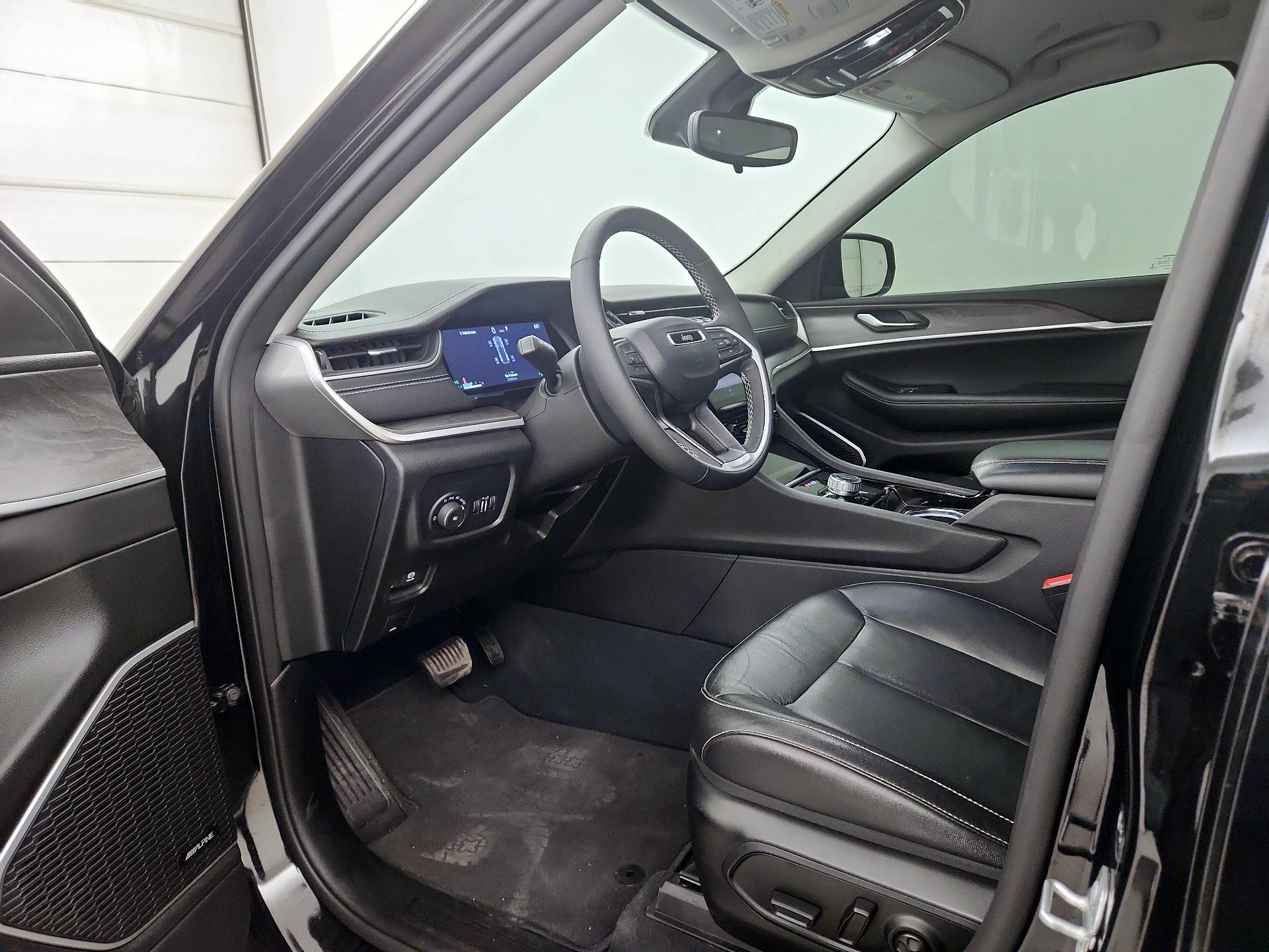 Thumbnail: 2023 Jeep Grand Cherokee - 11