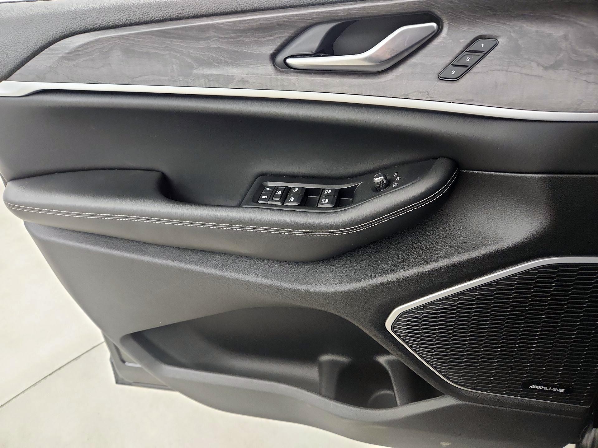 Thumbnail: 2023 Jeep Grand Cherokee - 12