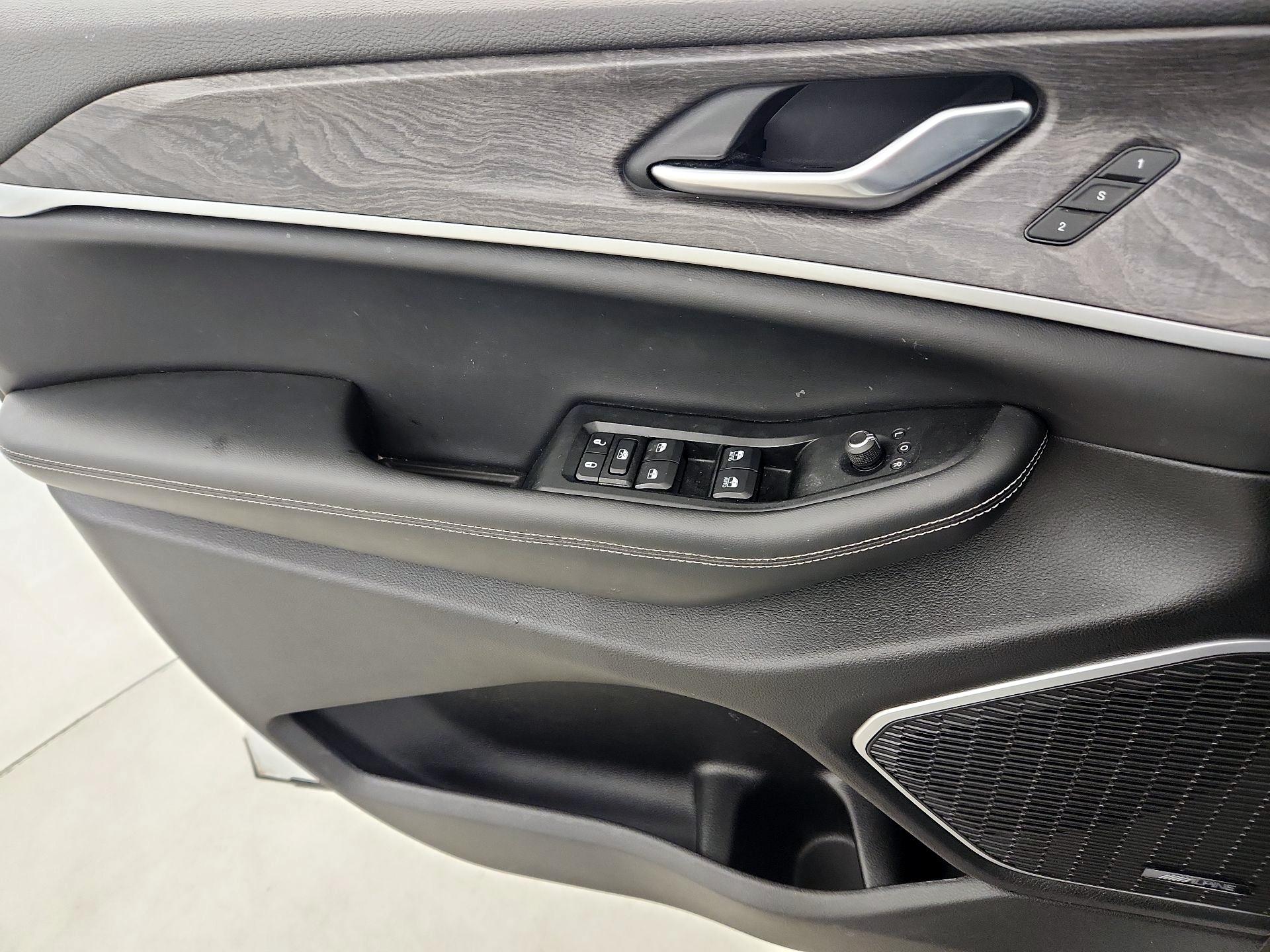 Thumbnail: 2023 Jeep Grand Cherokee - 12