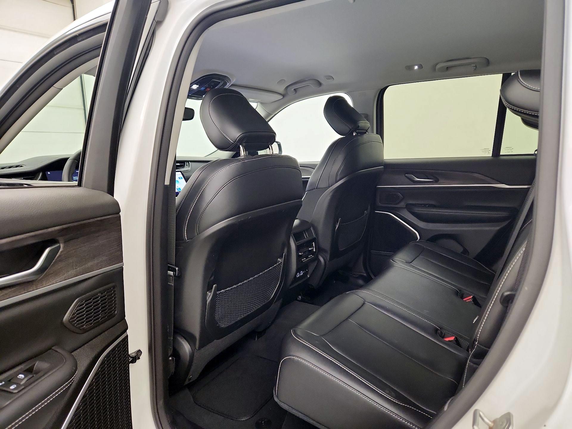 Thumbnail: 2023 Jeep Grand Cherokee - 20