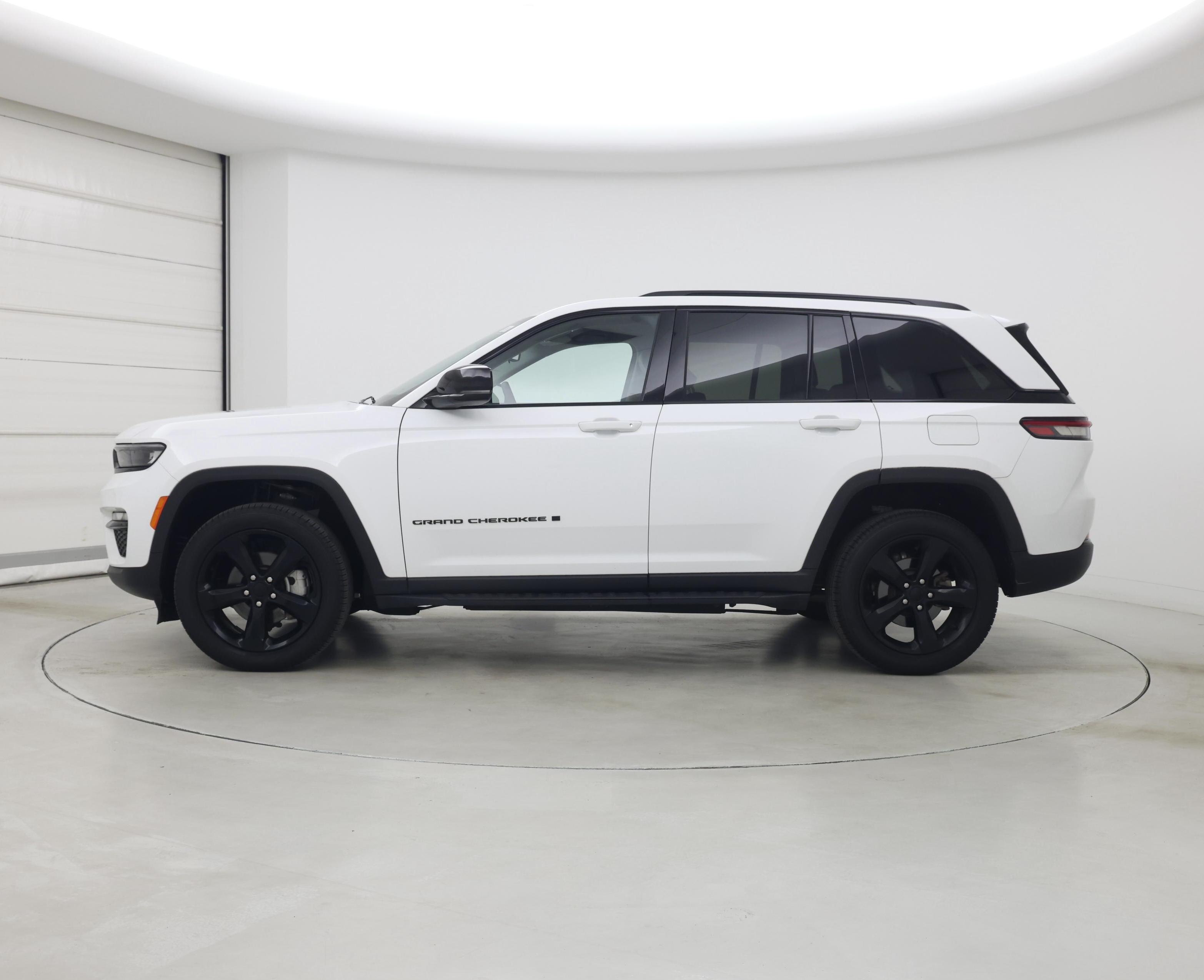 Thumbnail: 2023 Jeep Grand Cherokee - 3
