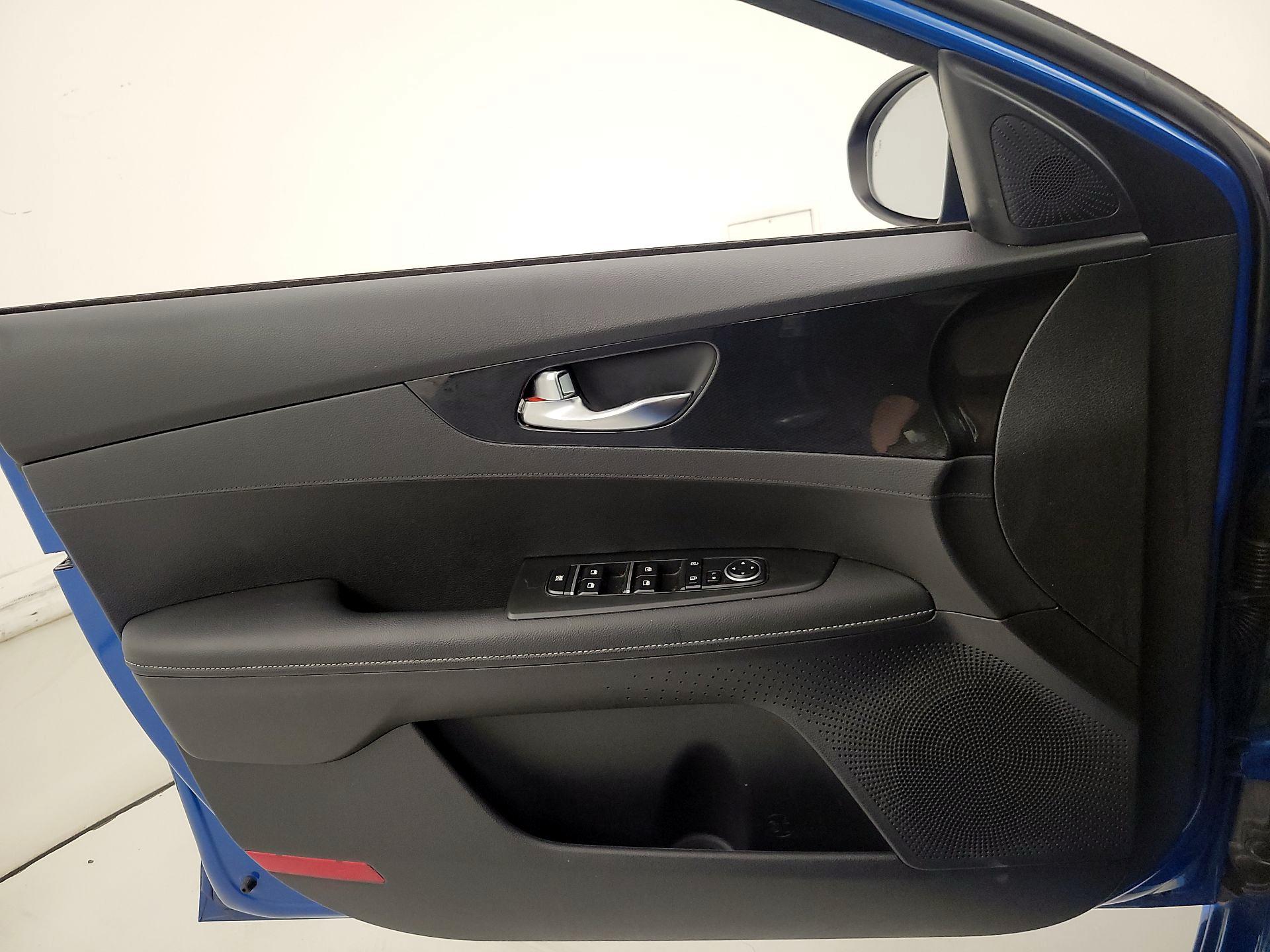 Thumbnail: 2022 Kia Forte - 12