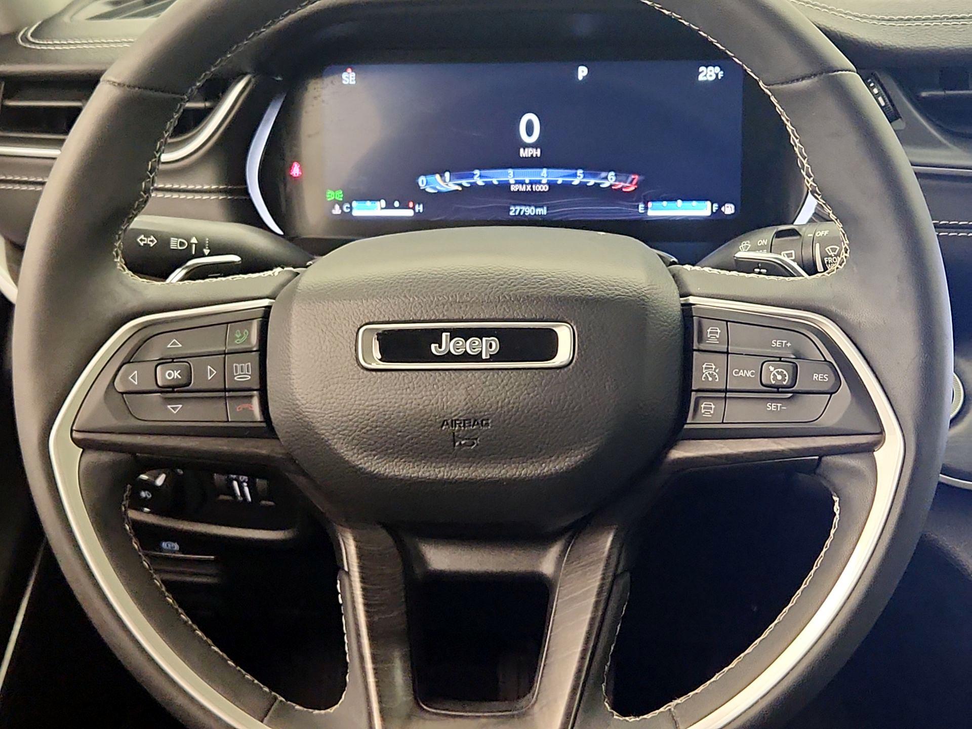 Thumbnail: 2023 Jeep Grand Cherokee - 10