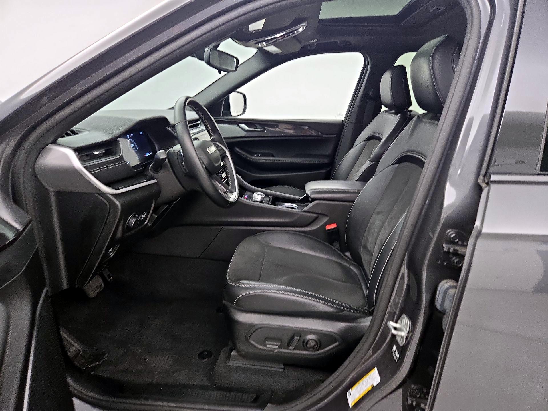 Thumbnail: 2022 Jeep Grand Cherokee - 11