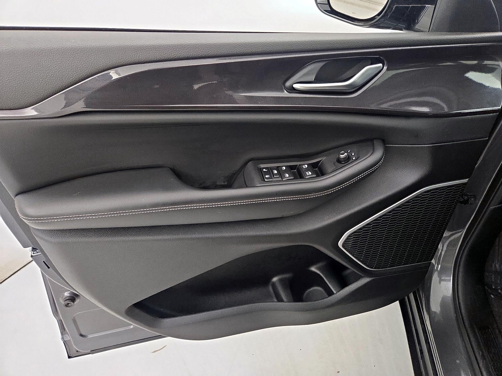 Thumbnail: 2022 Jeep Grand Cherokee - 12