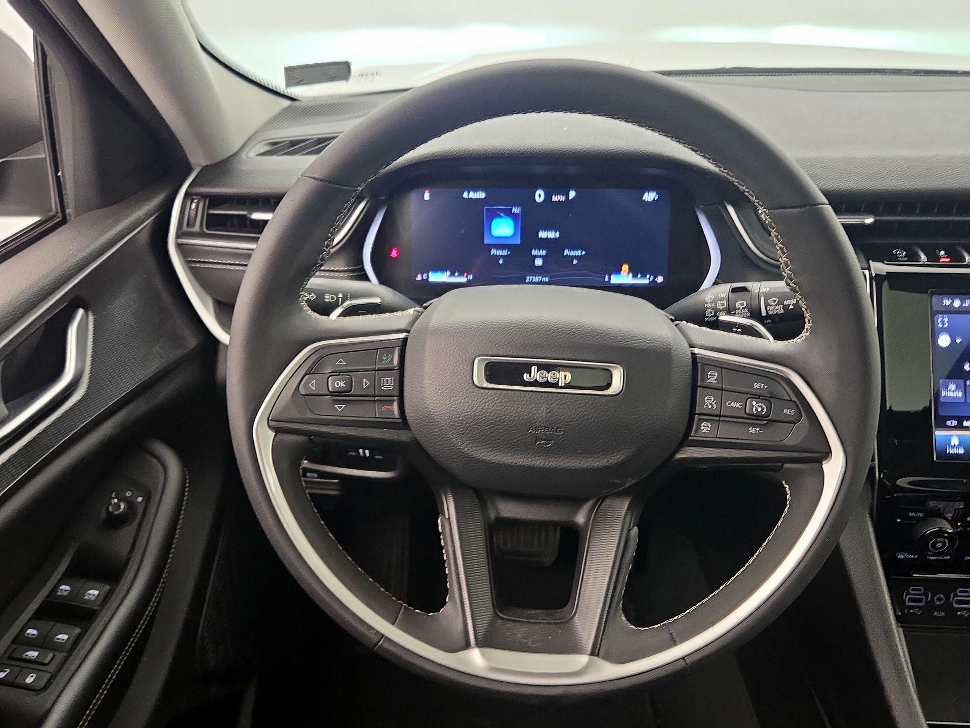 Thumbnail: 2023 Jeep Grand Cherokee - 10