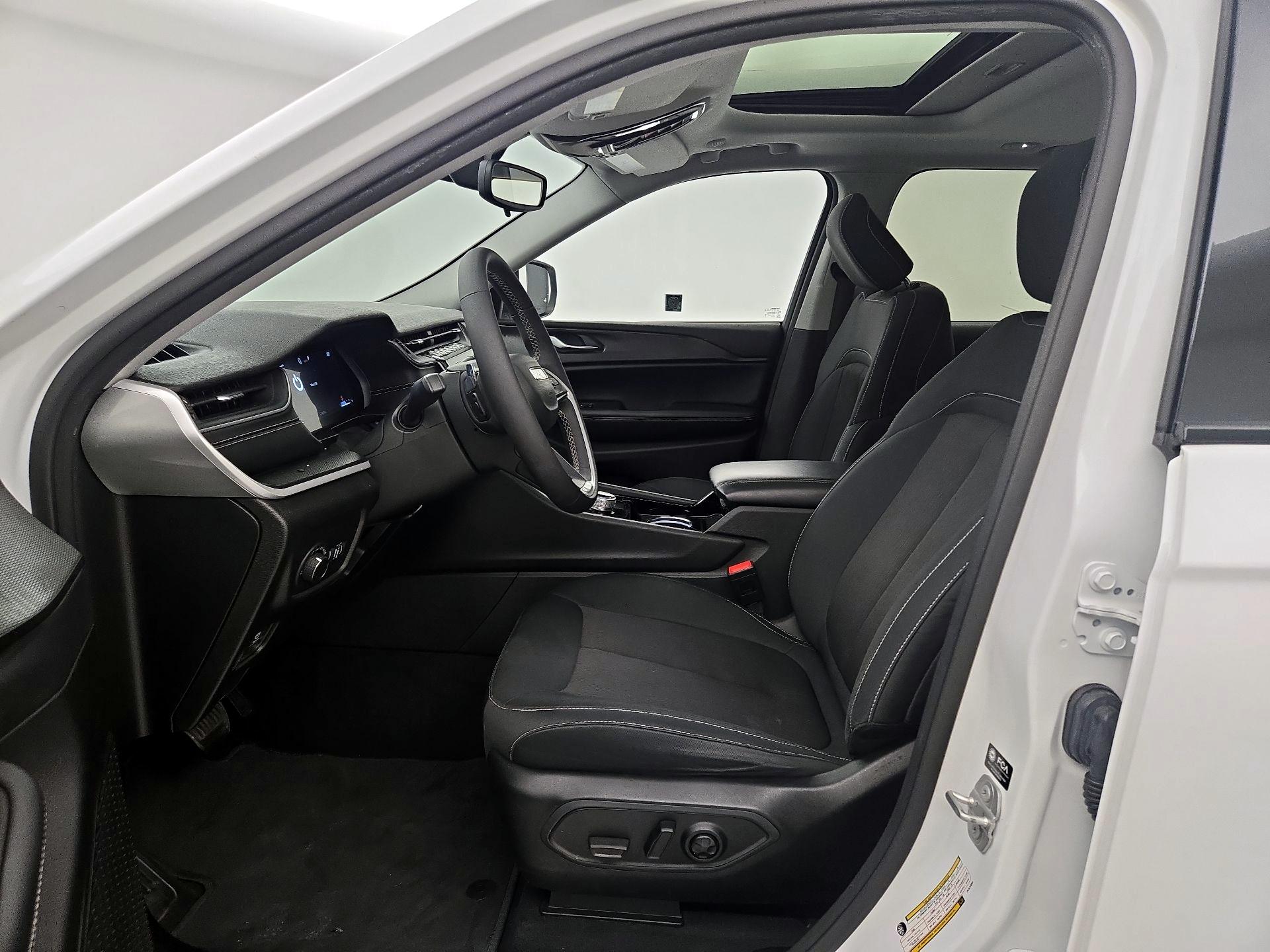 Thumbnail: 2023 Jeep Grand Cherokee - 11