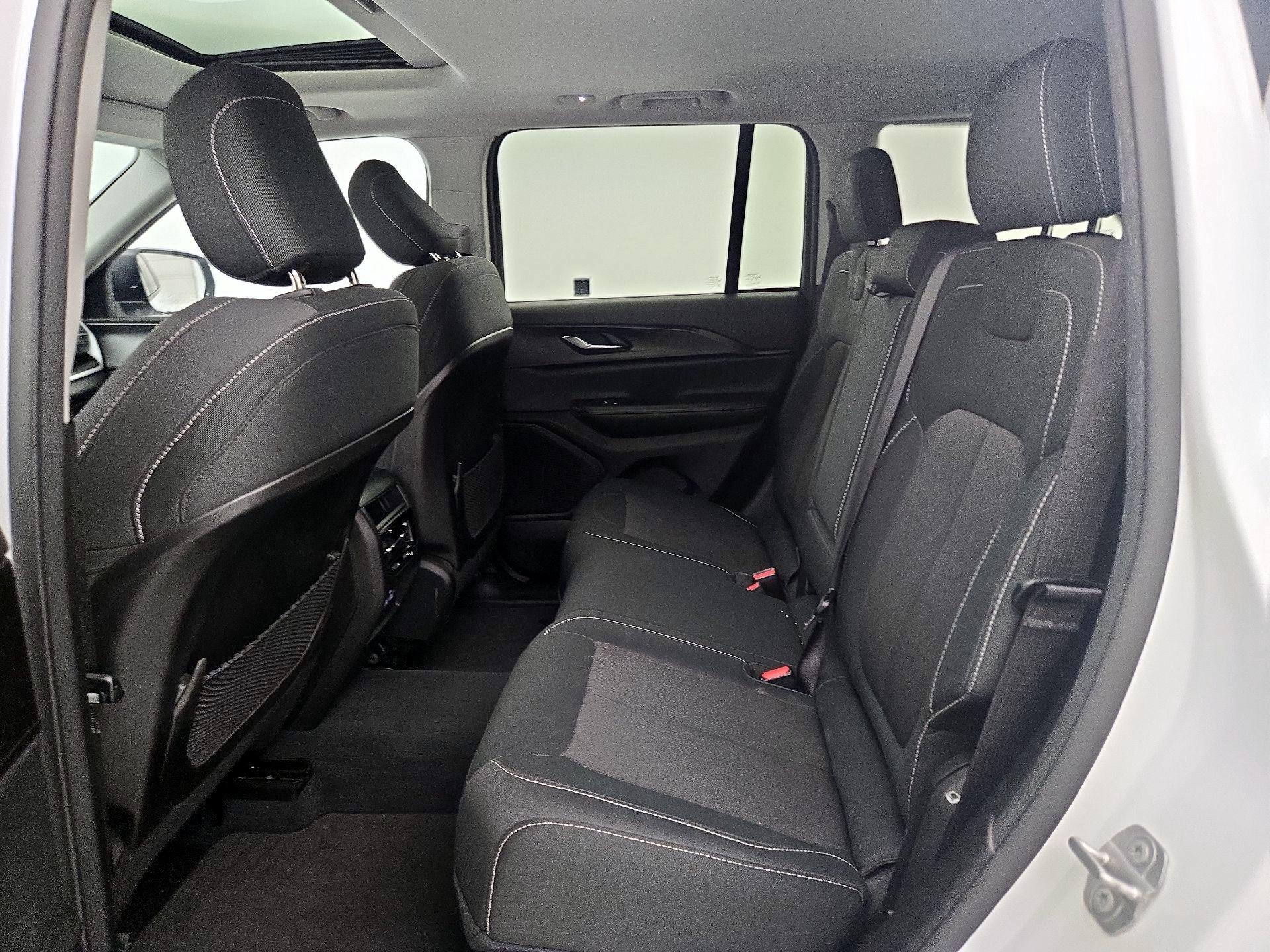 Thumbnail: 2023 Jeep Grand Cherokee - 20