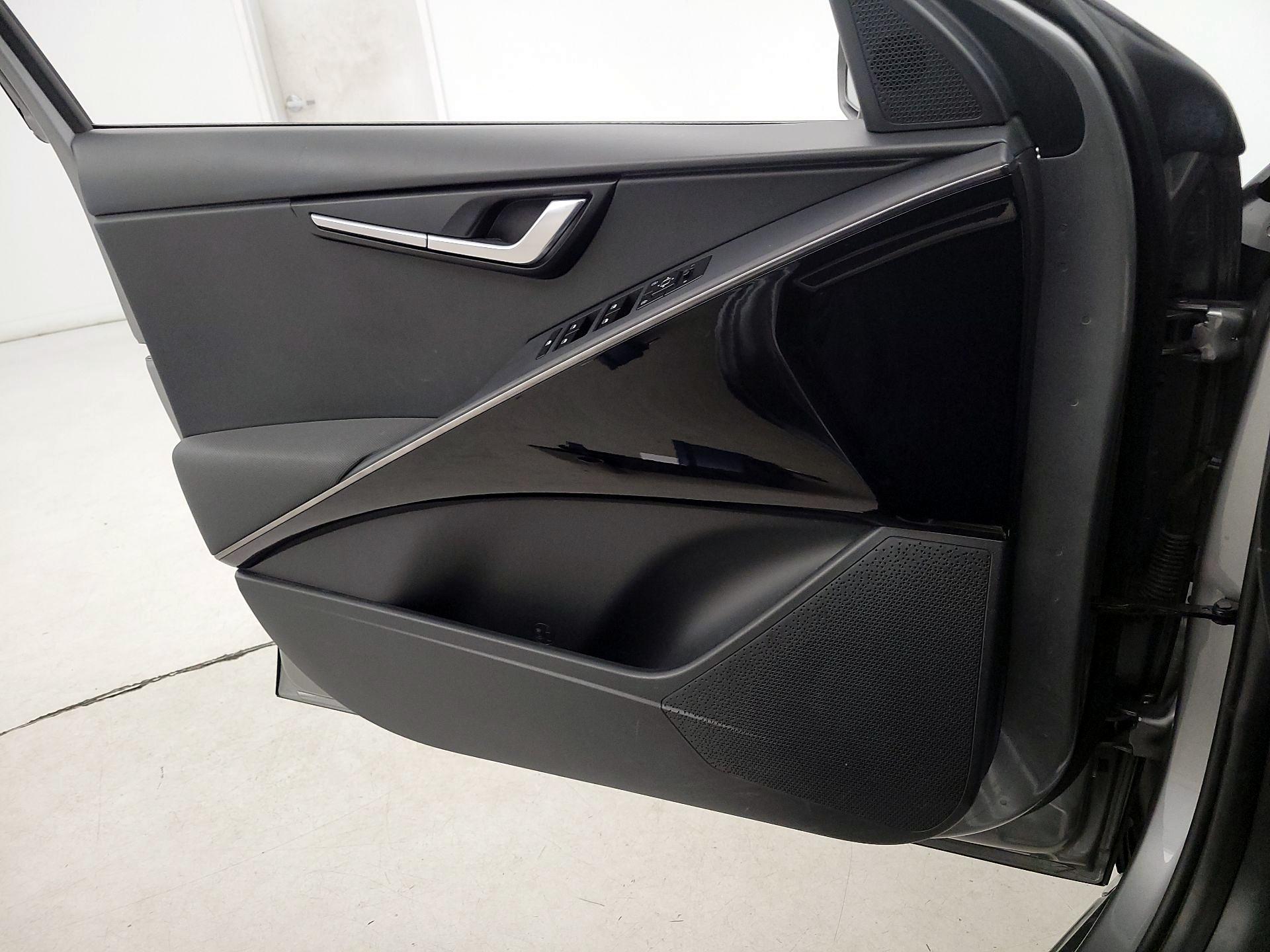 Thumbnail: 2023 Kia Niro - 12