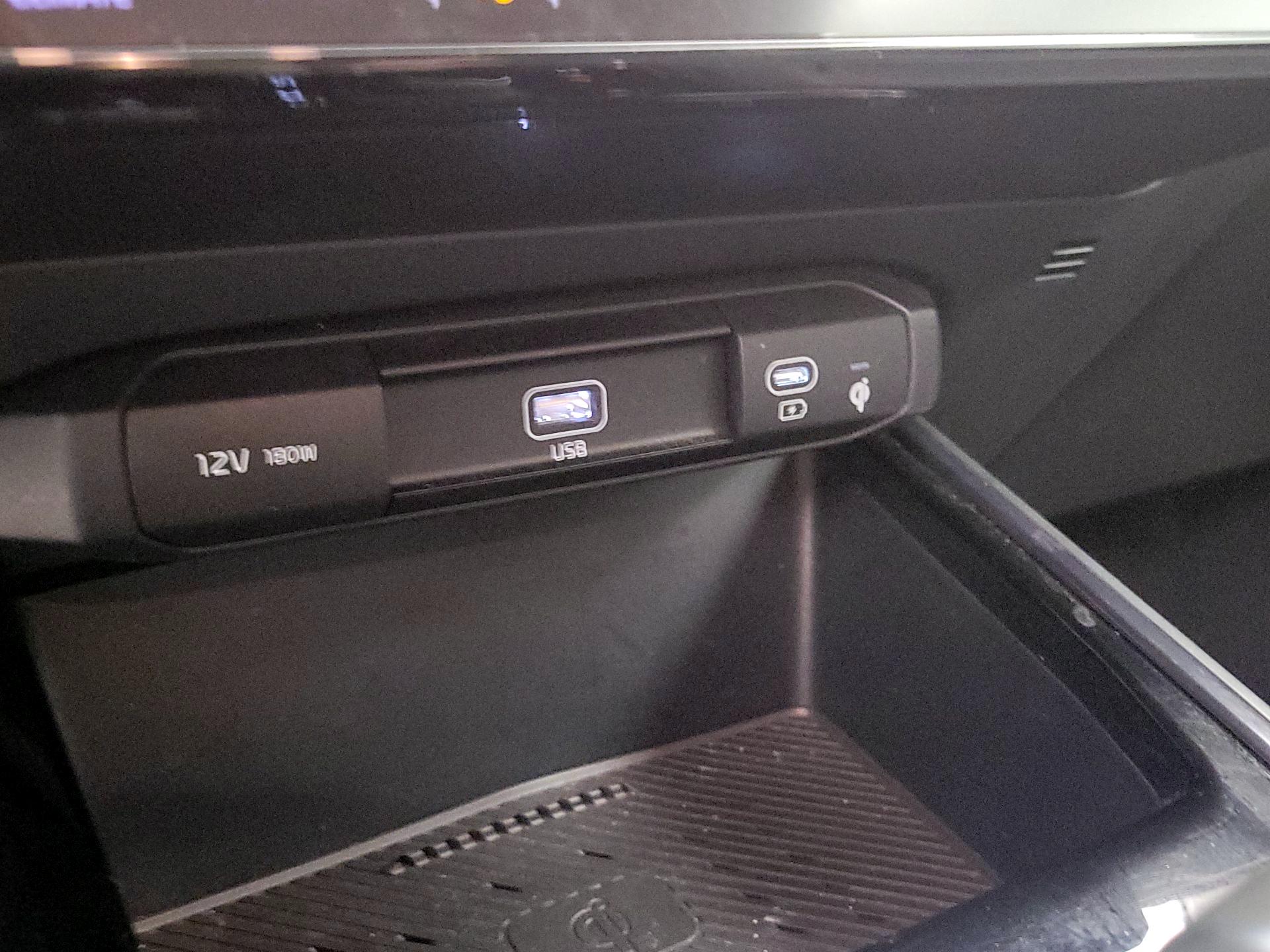 Thumbnail: 2023 Kia Niro - 18