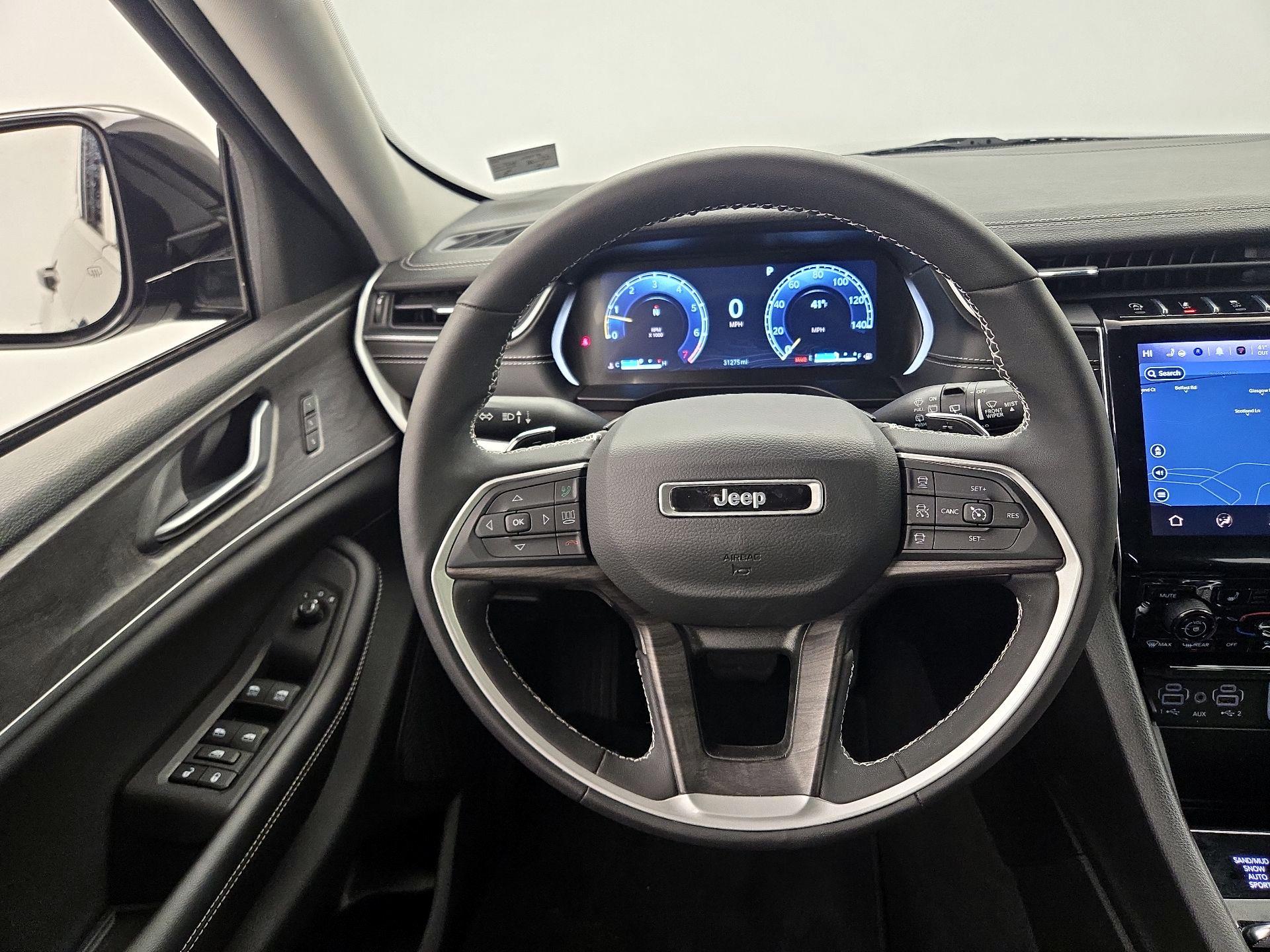 Thumbnail: 2023 Jeep Grand Cherokee - 10