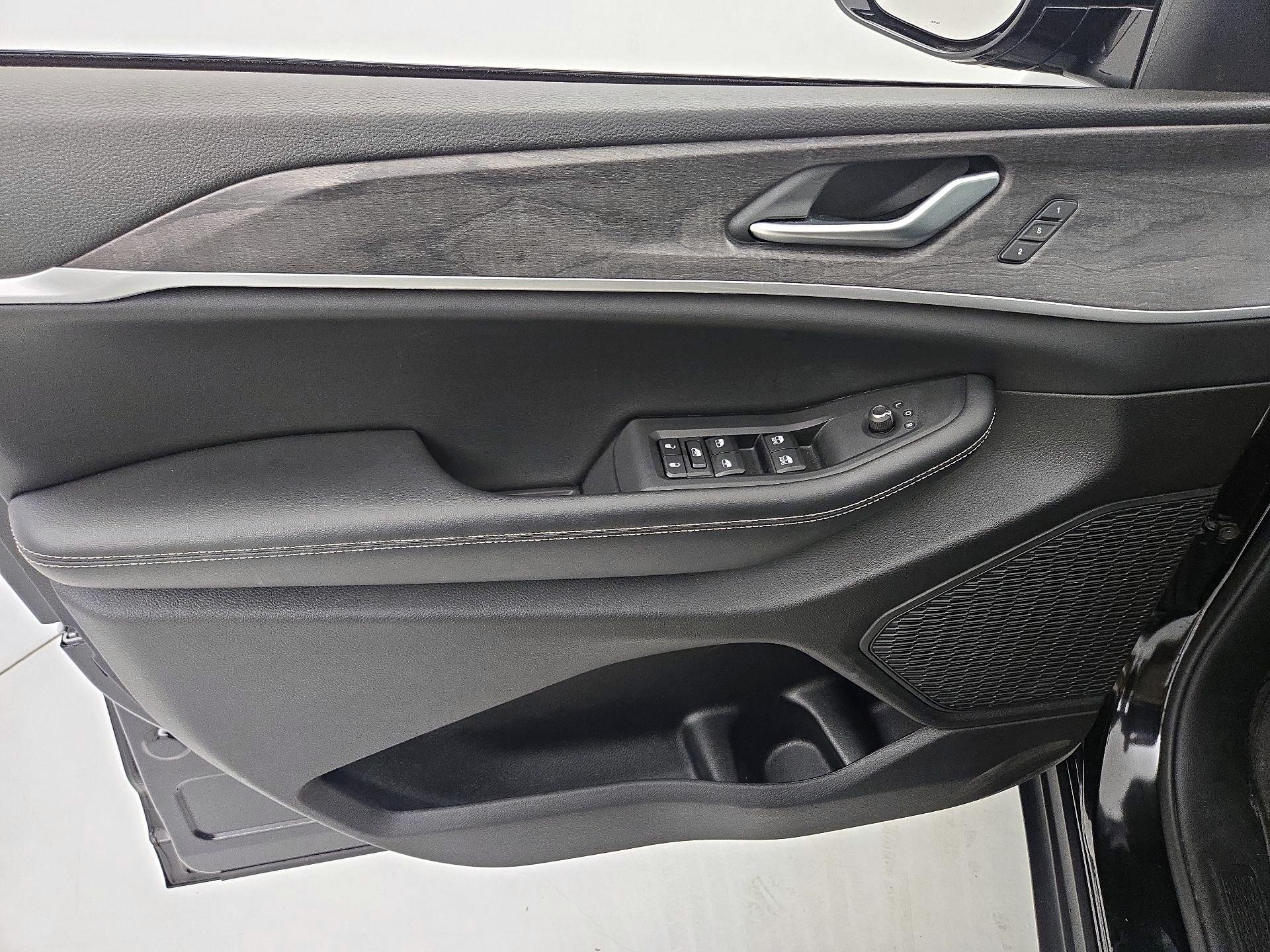 Thumbnail: 2023 Jeep Grand Cherokee - 12