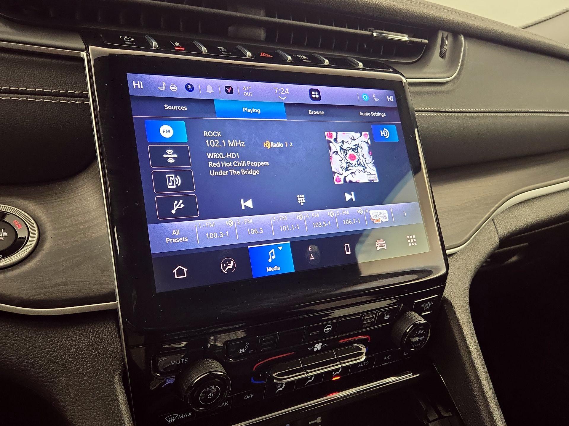 Thumbnail: 2023 Jeep Grand Cherokee - 15