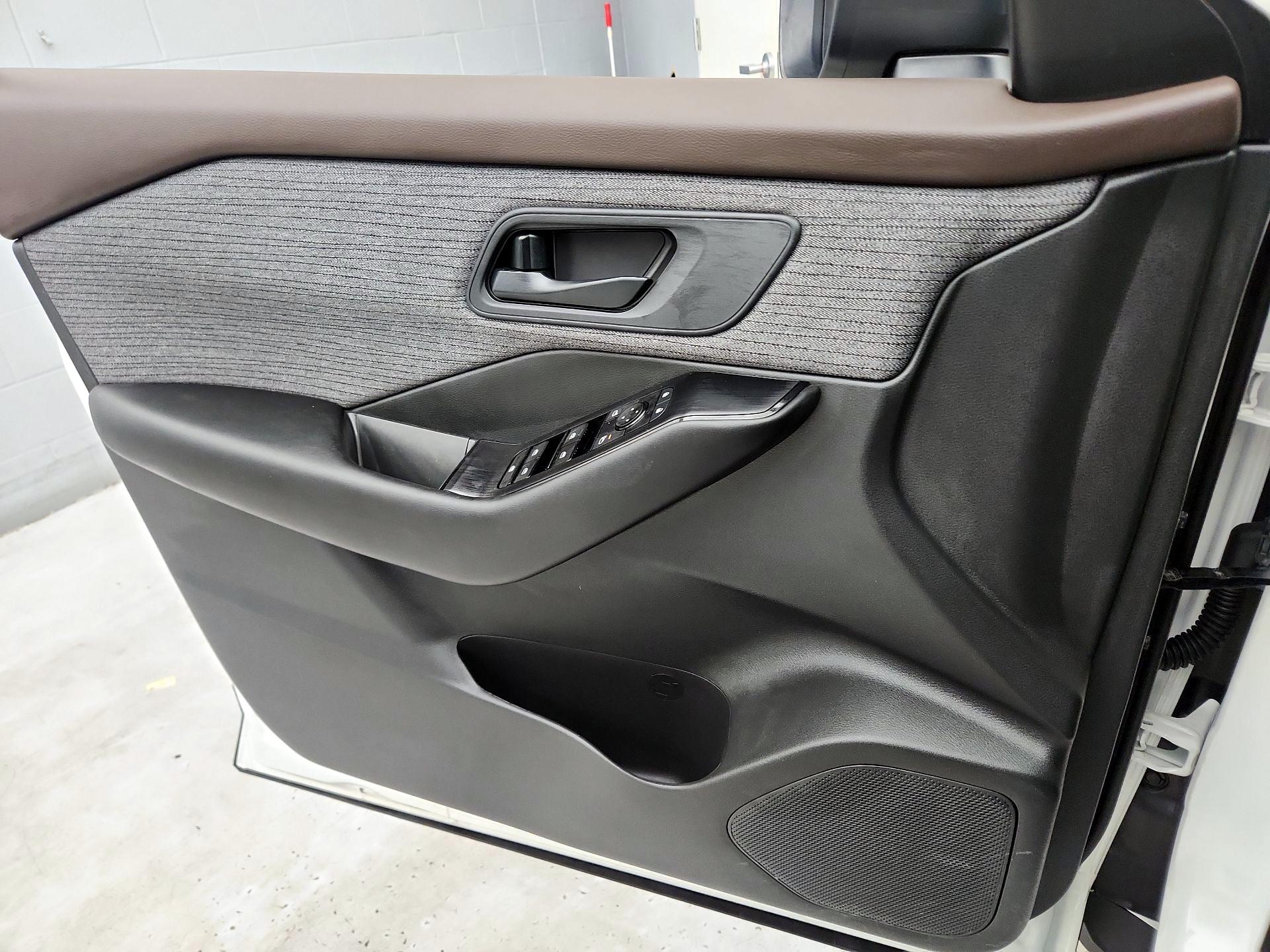 Thumbnail: 2023 Nissan Rogue - 12