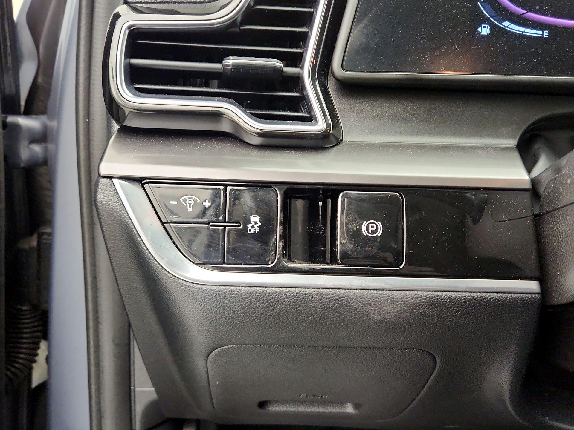 Thumbnail: 2023 Kia Sportage - 13