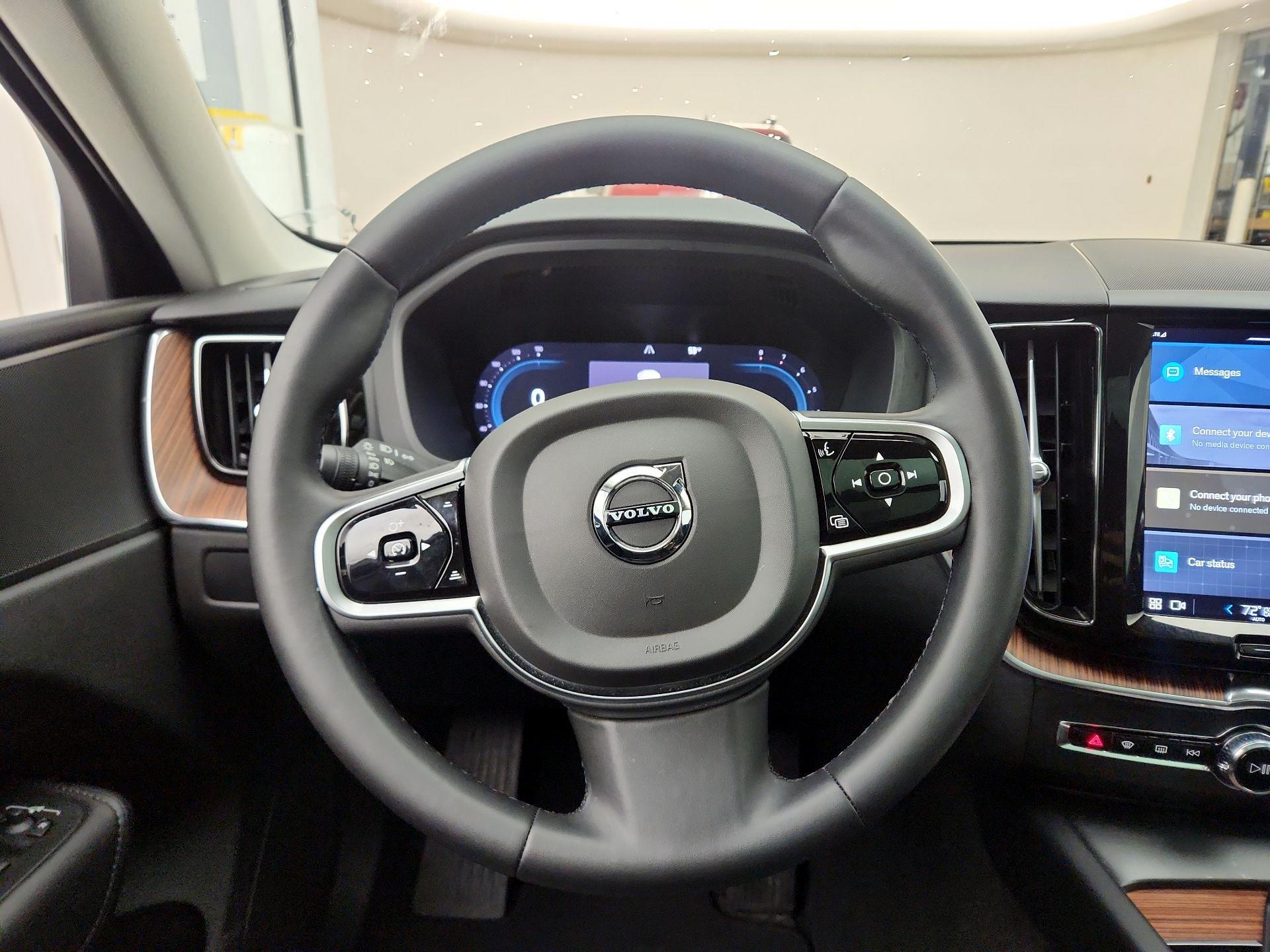 Thumbnail: 2023 Volvo XC60 - 10