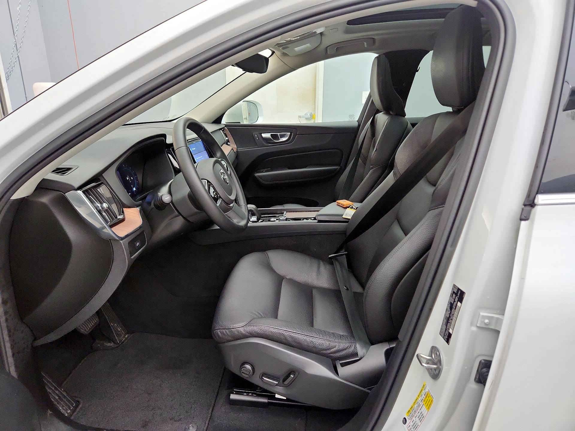 Thumbnail: 2023 Volvo XC60 - 11