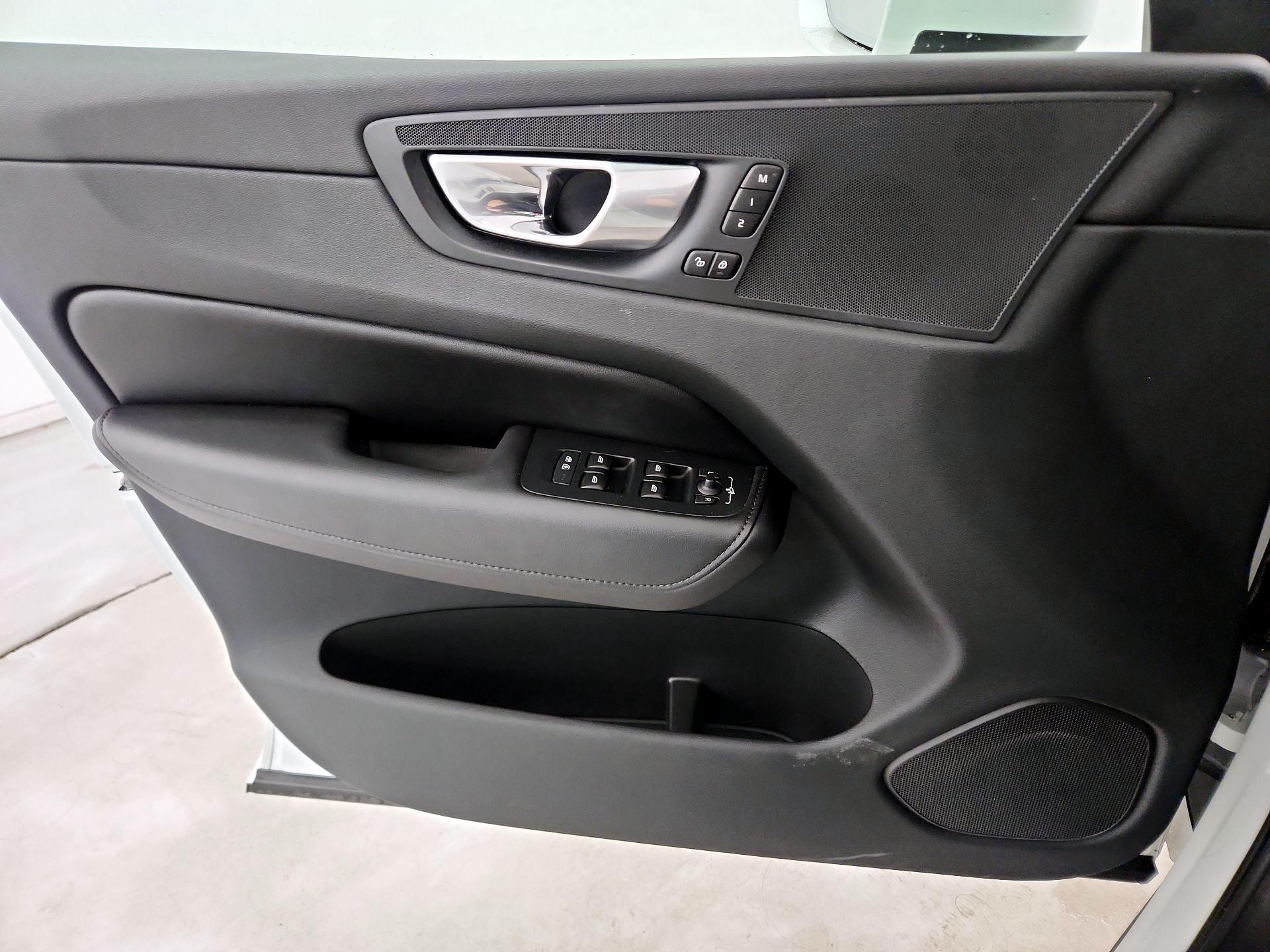 Thumbnail: 2023 Volvo XC60 - 12