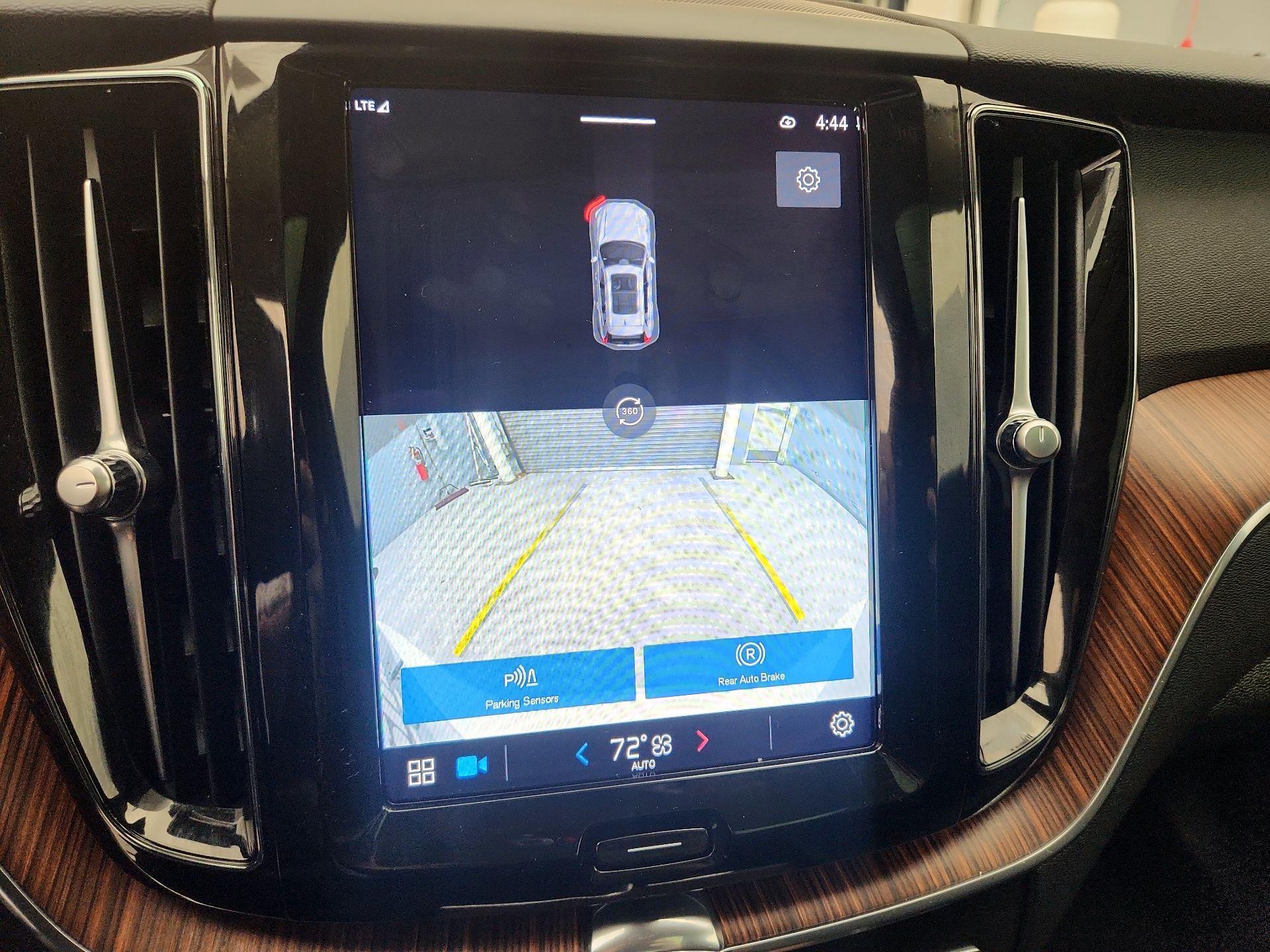 Thumbnail: 2023 Volvo XC60 - 14