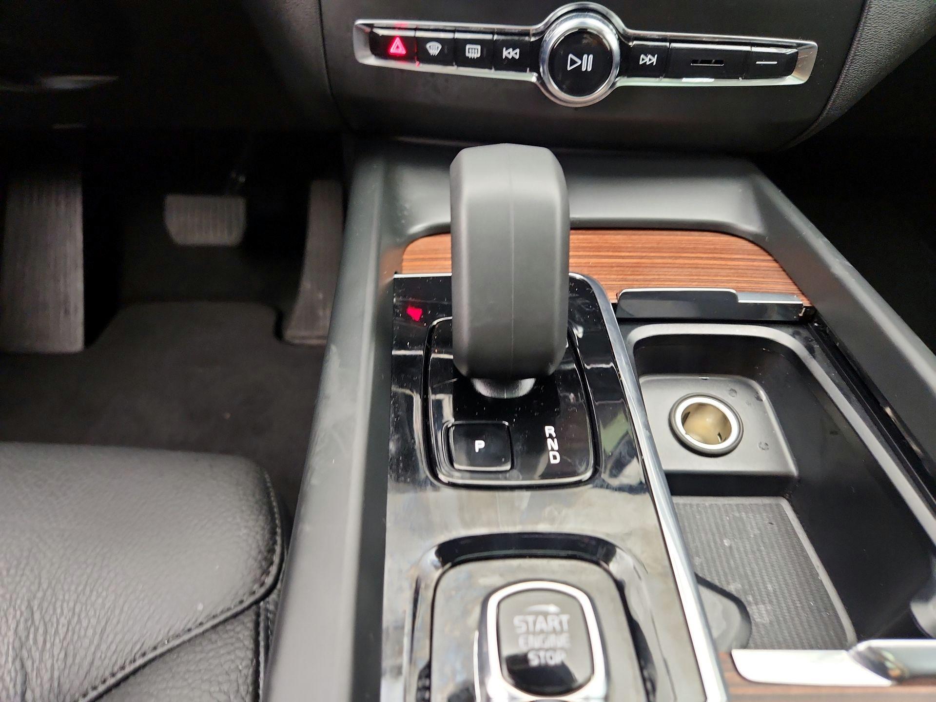 Thumbnail: 2023 Volvo XC60 - 17