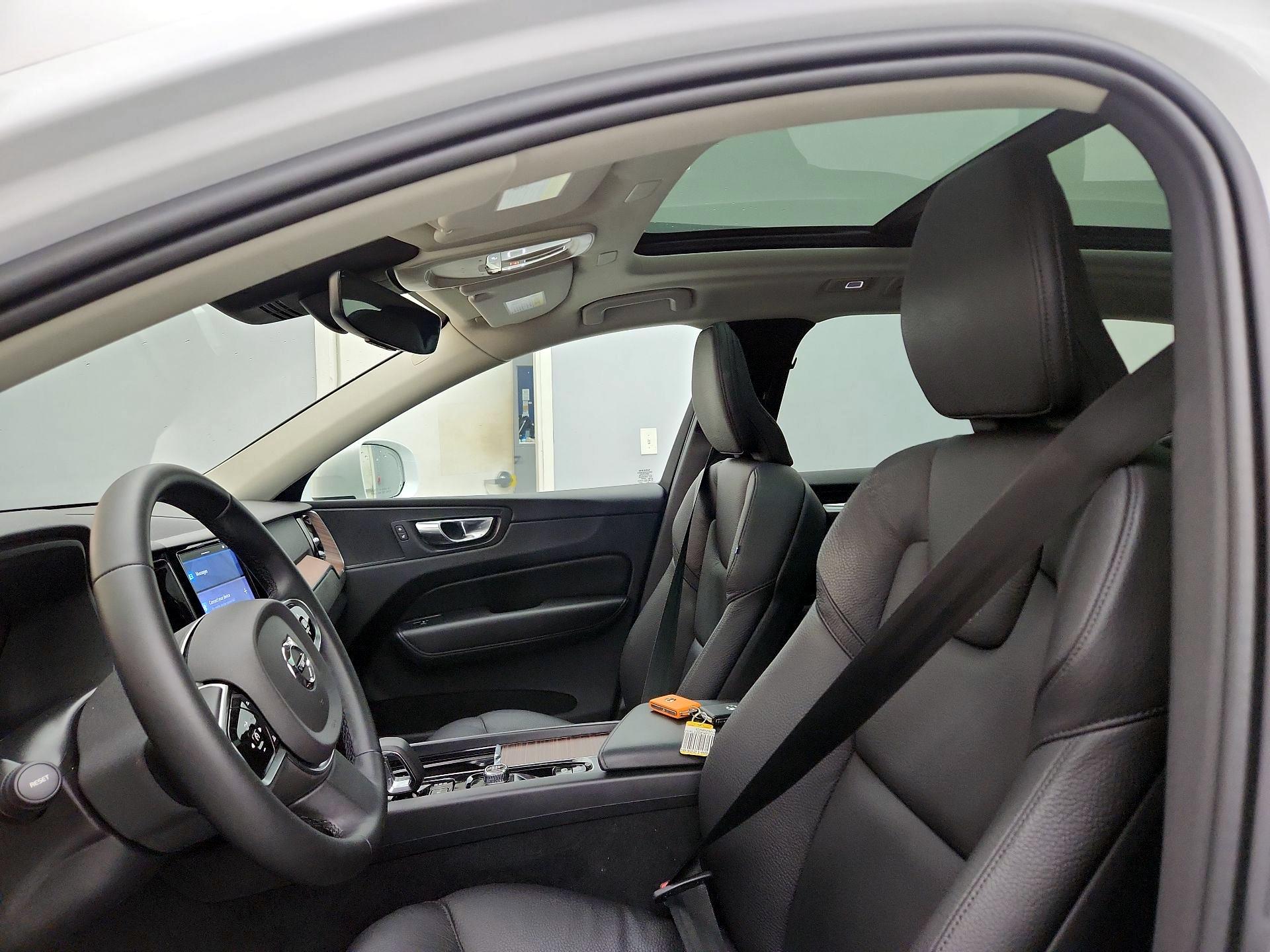 Thumbnail: 2023 Volvo XC60 - 18