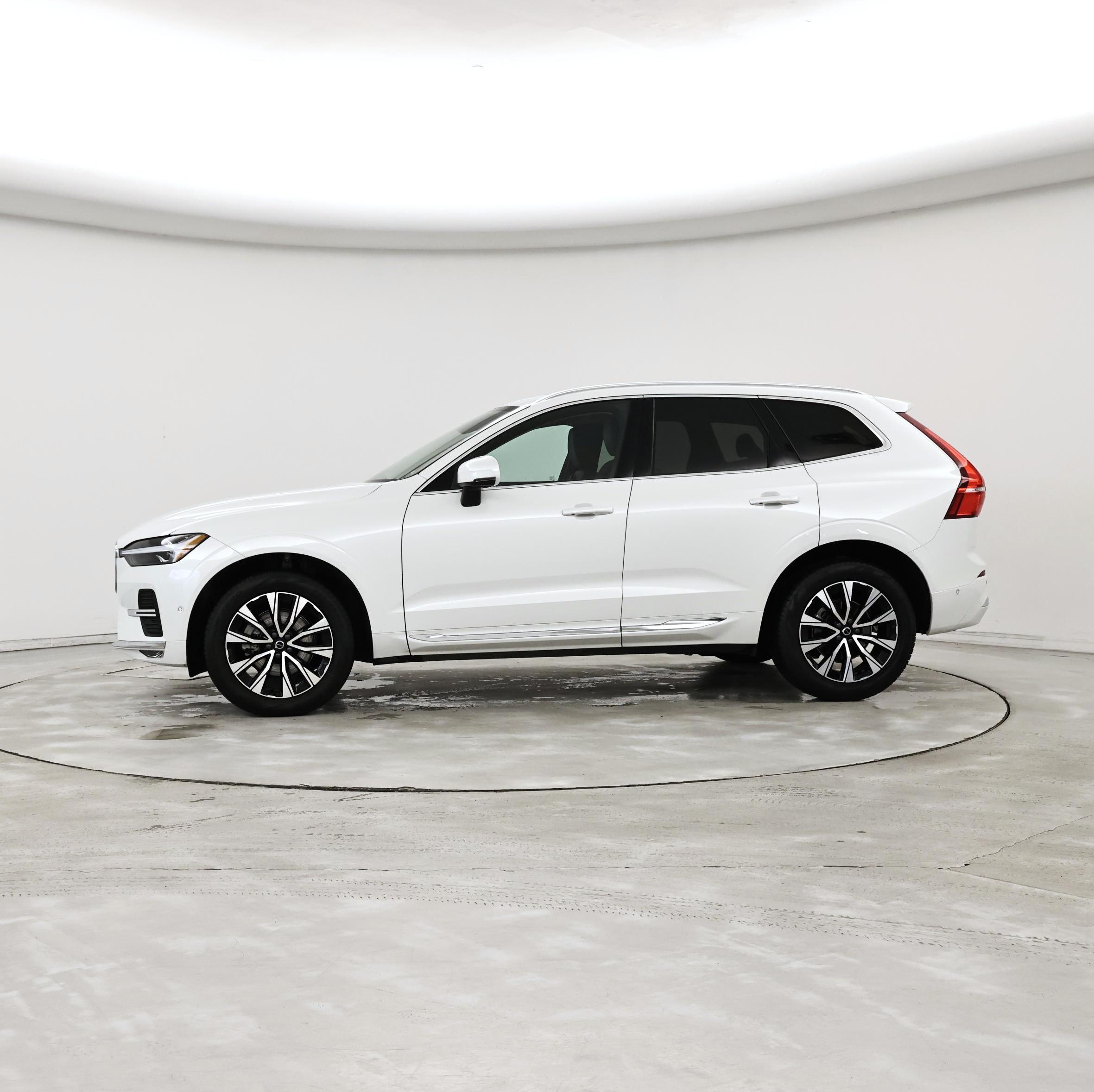 Thumbnail: 2023 Volvo XC60 - 3