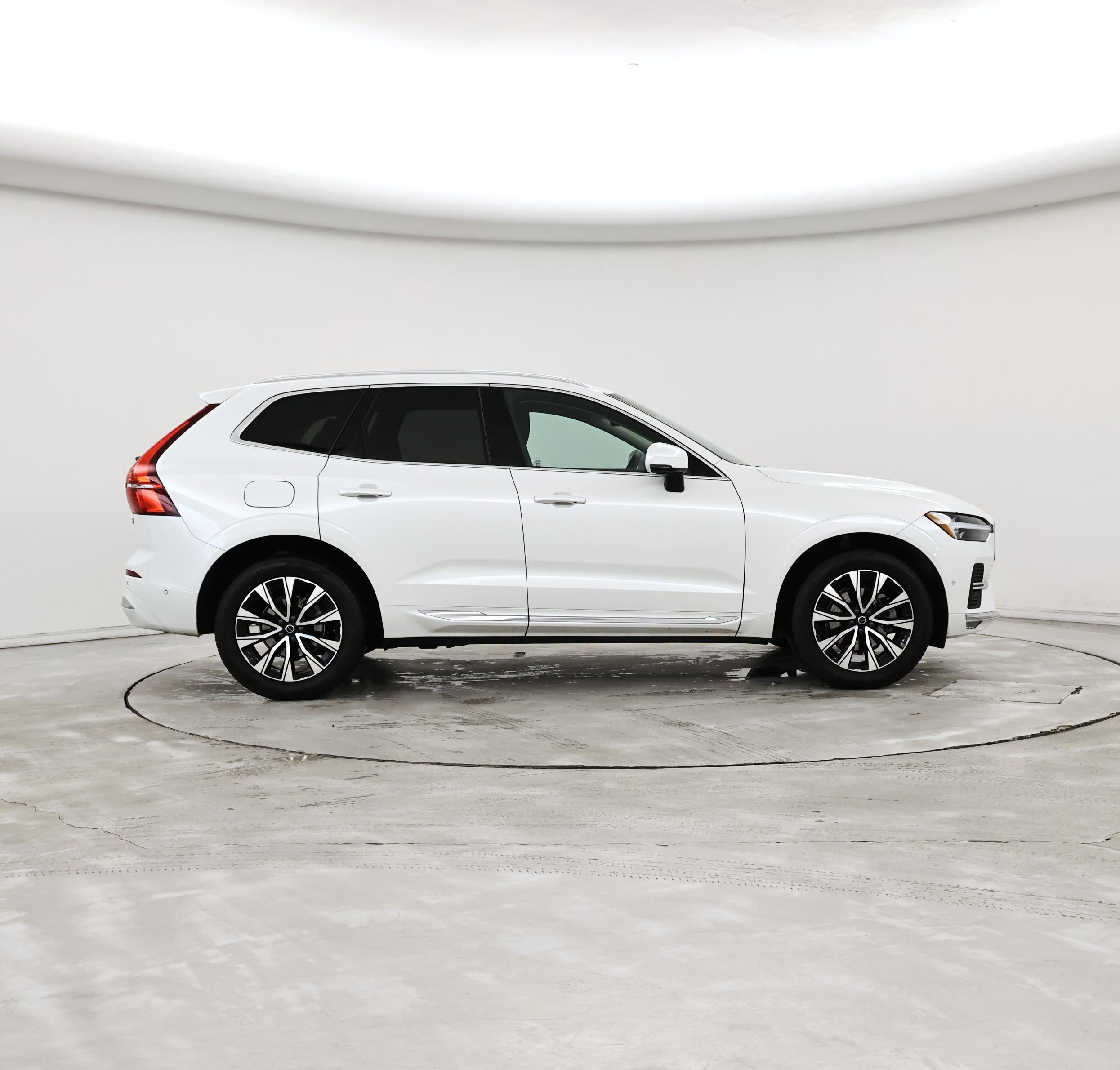 Thumbnail: 2023 Volvo XC60 - 7
