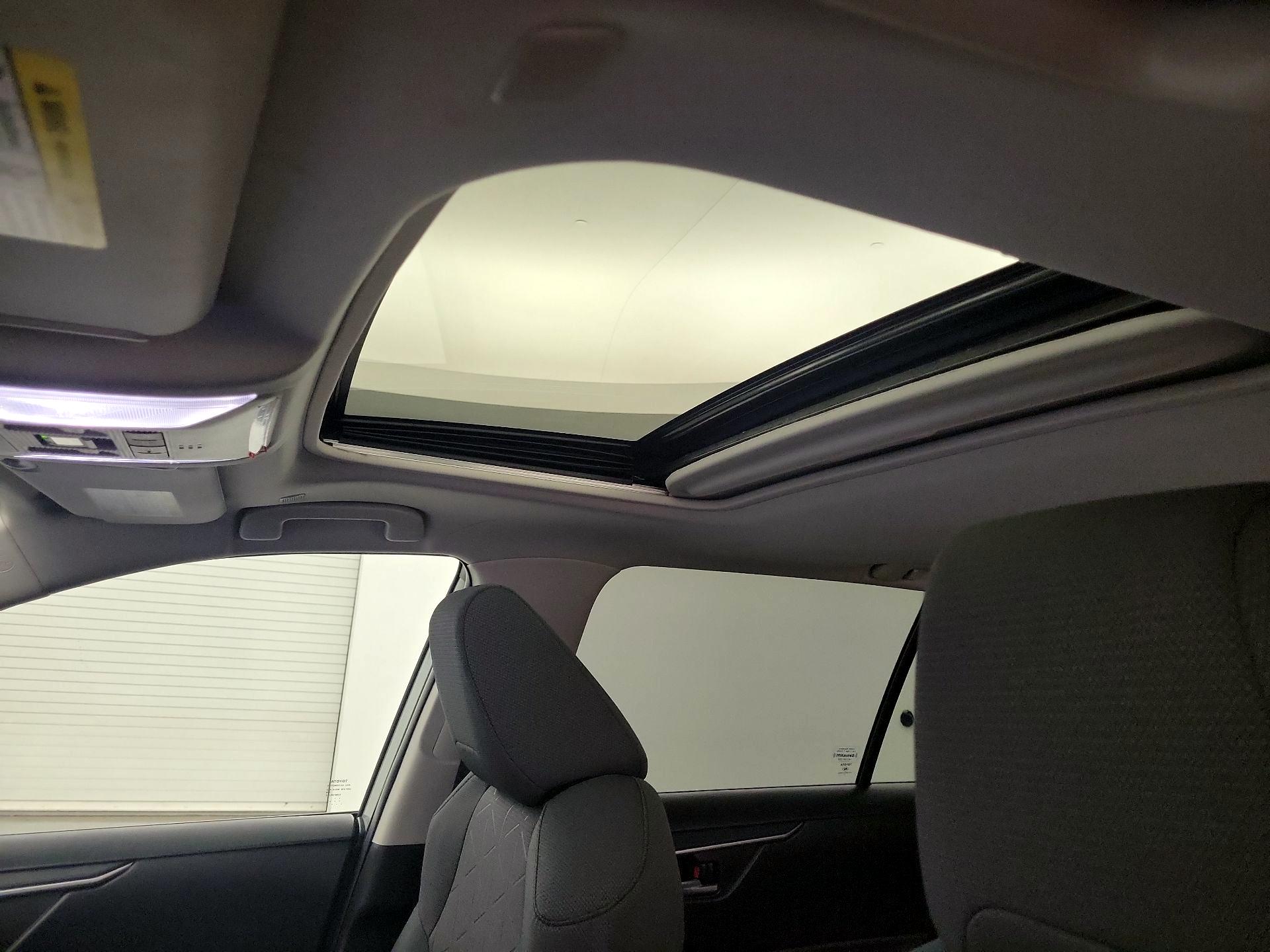 Thumbnail: 2023 Toyota RAV4 - 17