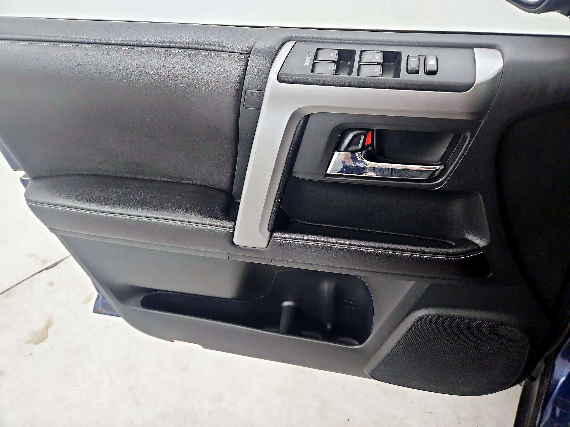 Thumbnail: 2016 Toyota 4Runner - 12