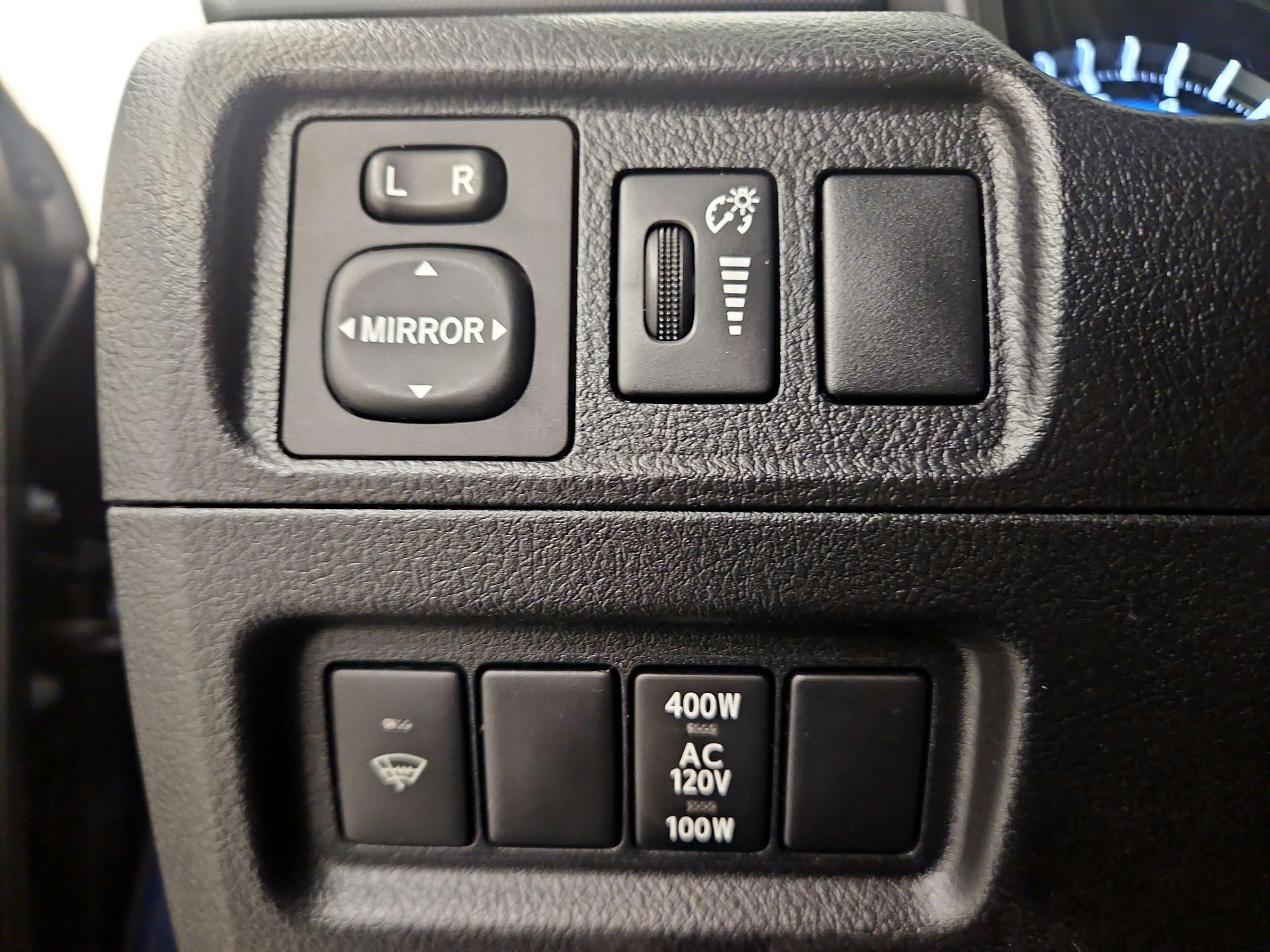 Thumbnail: 2016 Toyota 4Runner - 13