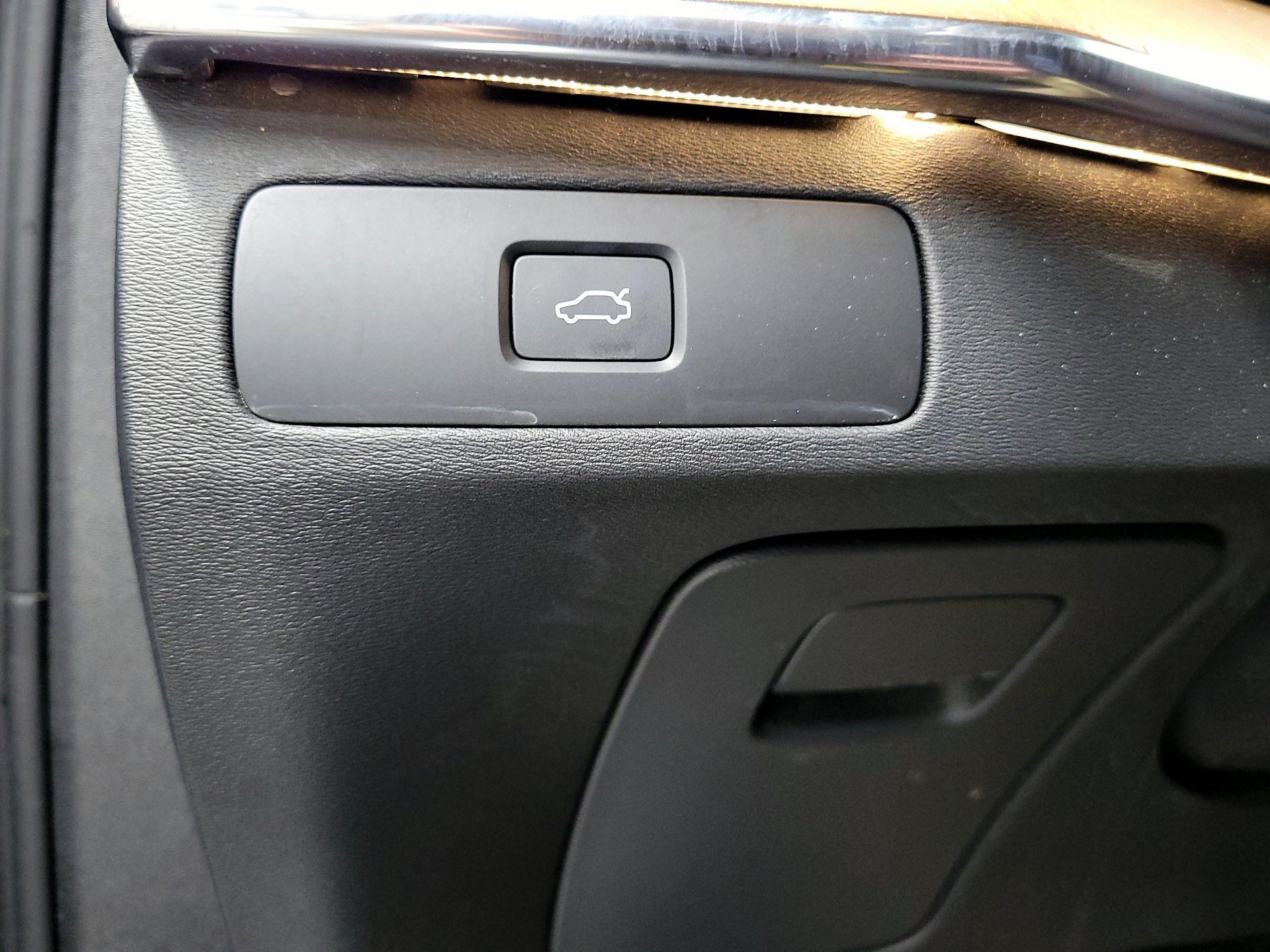 Thumbnail: 2024 Volvo XC90 - 11